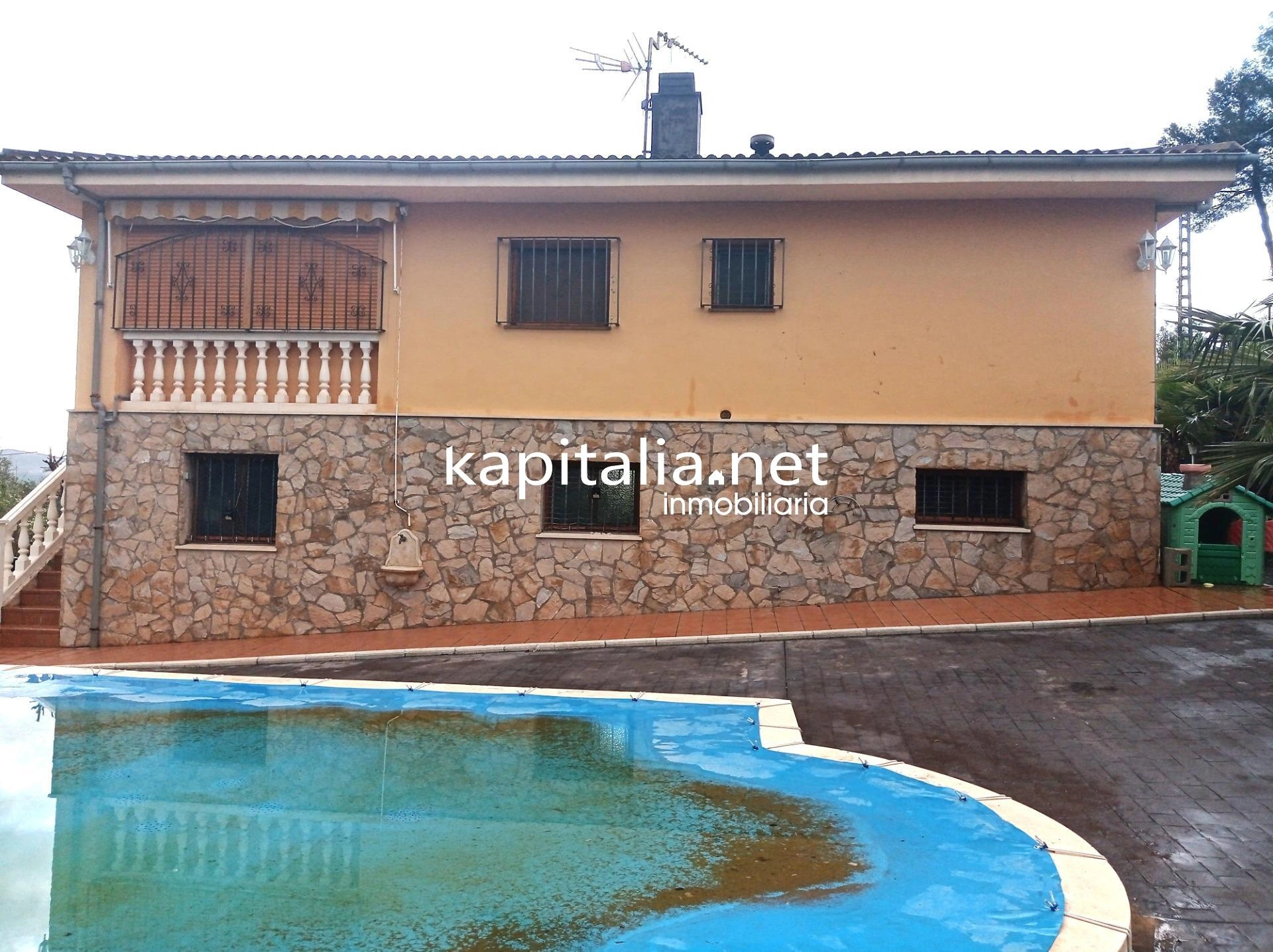 09827 - CHALET A LA VENTA EN BENILLUP, CON MAGNIFICAS VISTAS