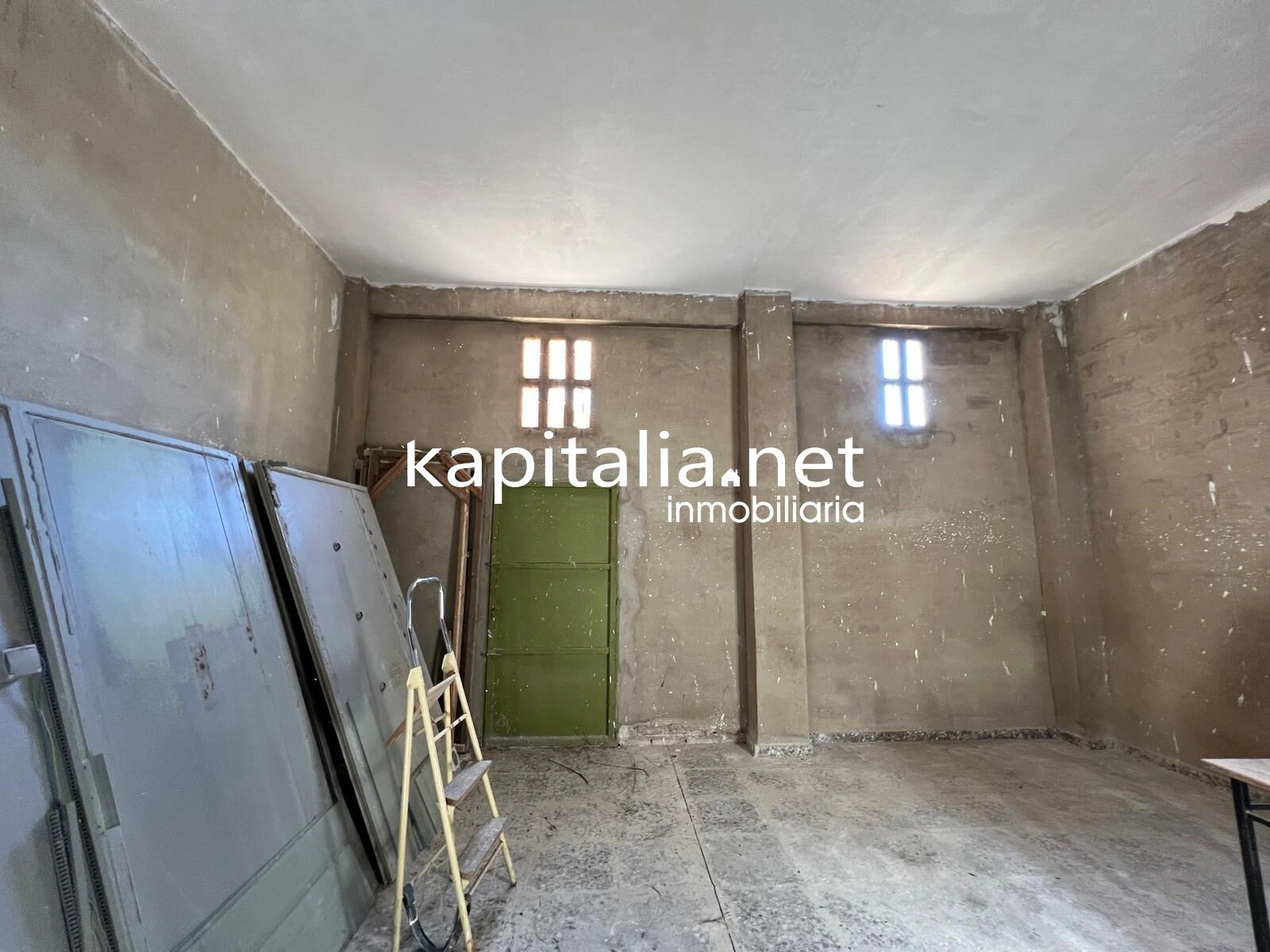 10374 - Local comercial a la venta en Ontinyent