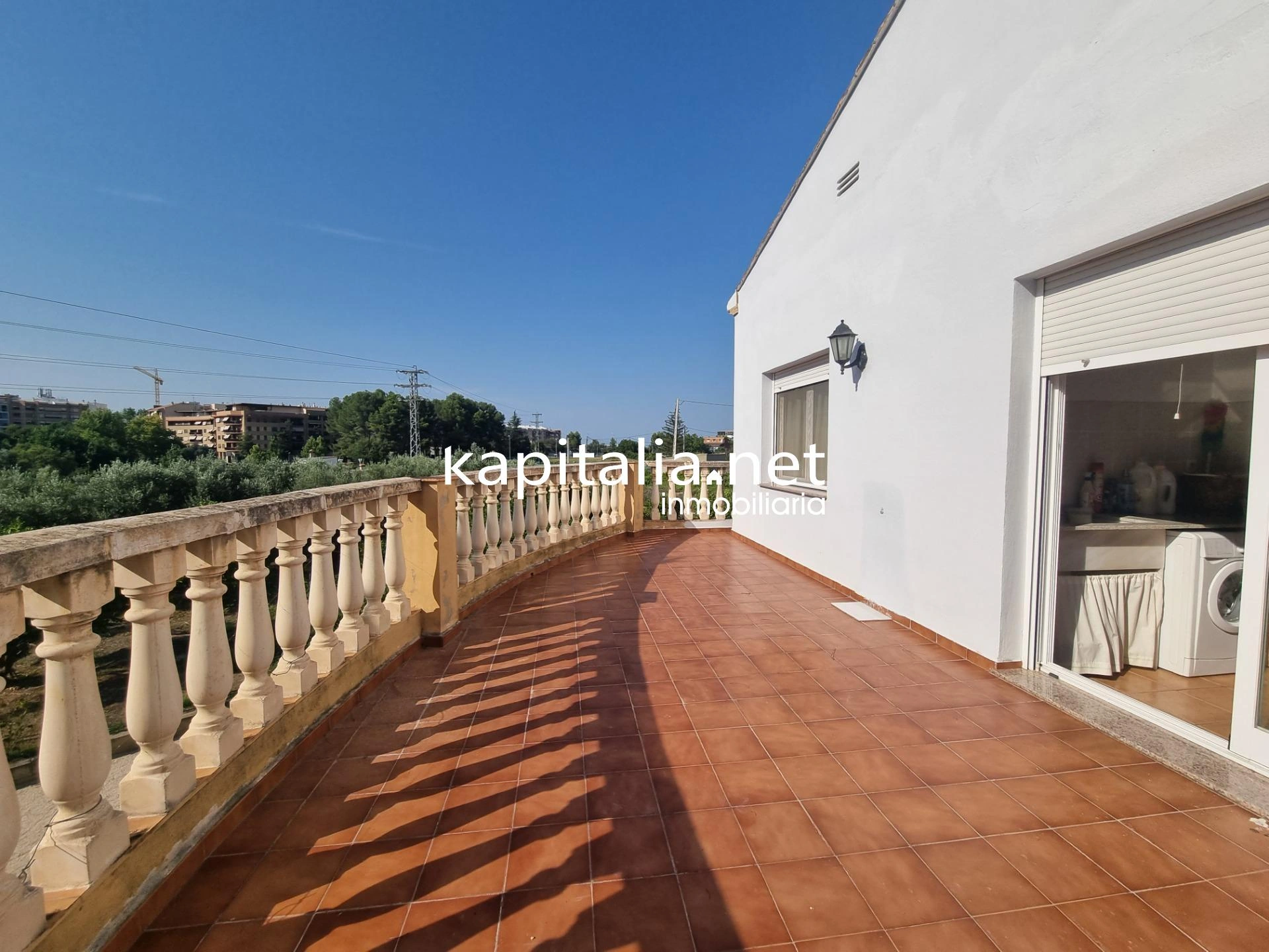 10050 - Chalet a la venta en Ontinyent.