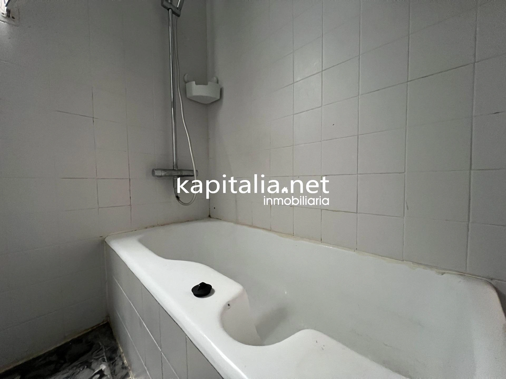 10406 - Fantástica casa a la venta en Ontinyent , zona de la Vila . En exclusividad .