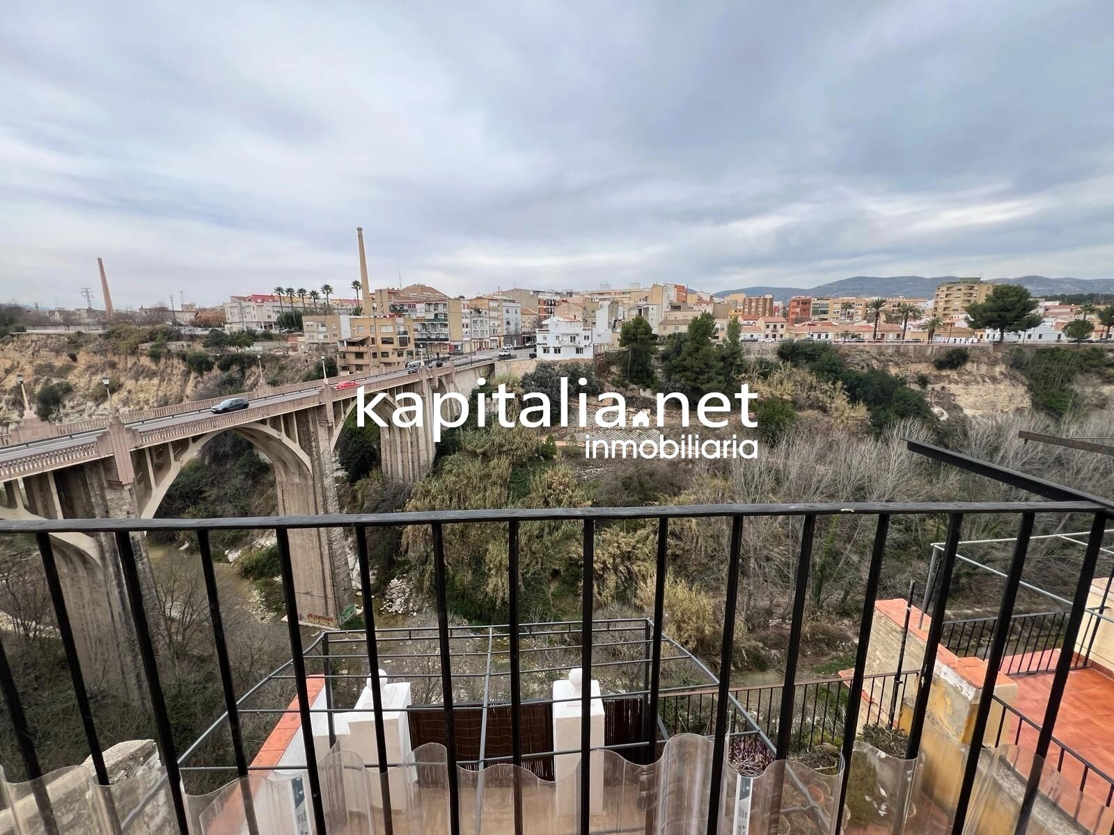10406 - Fantástica casa a la venta en Ontinyent , zona de la Vila . En exclusividad .