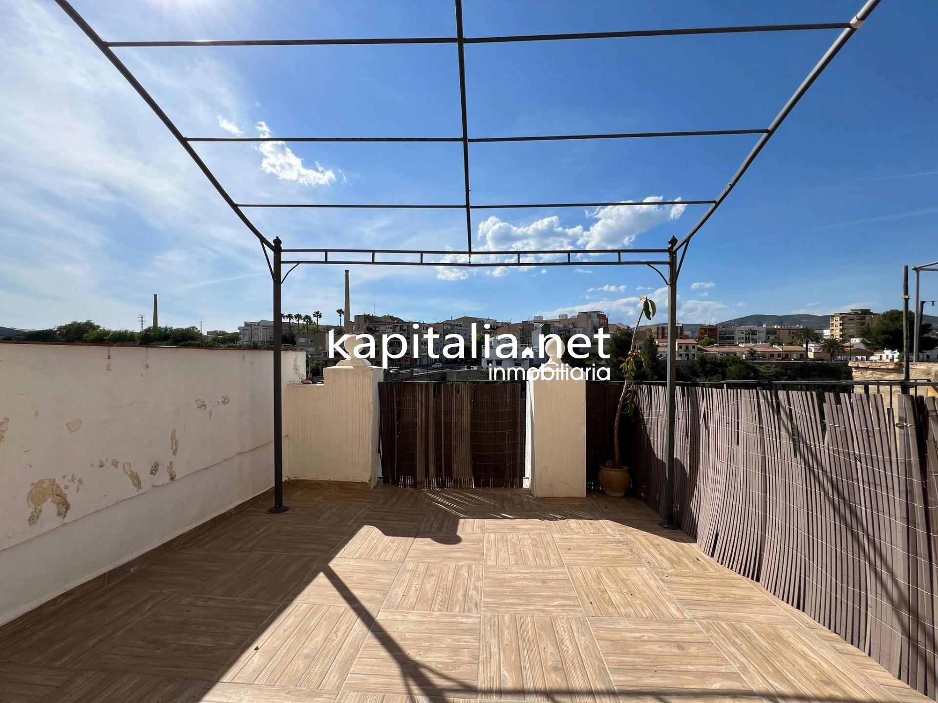 10406 - Fantástica casa a la venta en Ontinyent , zona de la Vila . En exclusividad .