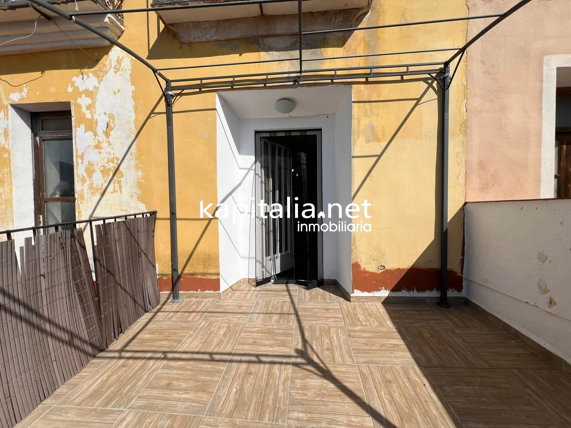10406 - Fantástica casa a la venta en Ontinyent , zona de la Vila . En exclusividad .