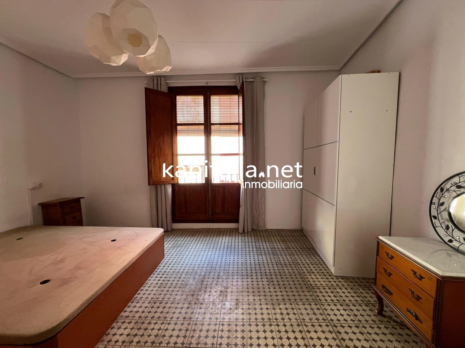 10406 - Fantástica casa a la venta en Ontinyent , zona de la Vila . En exclusividad .