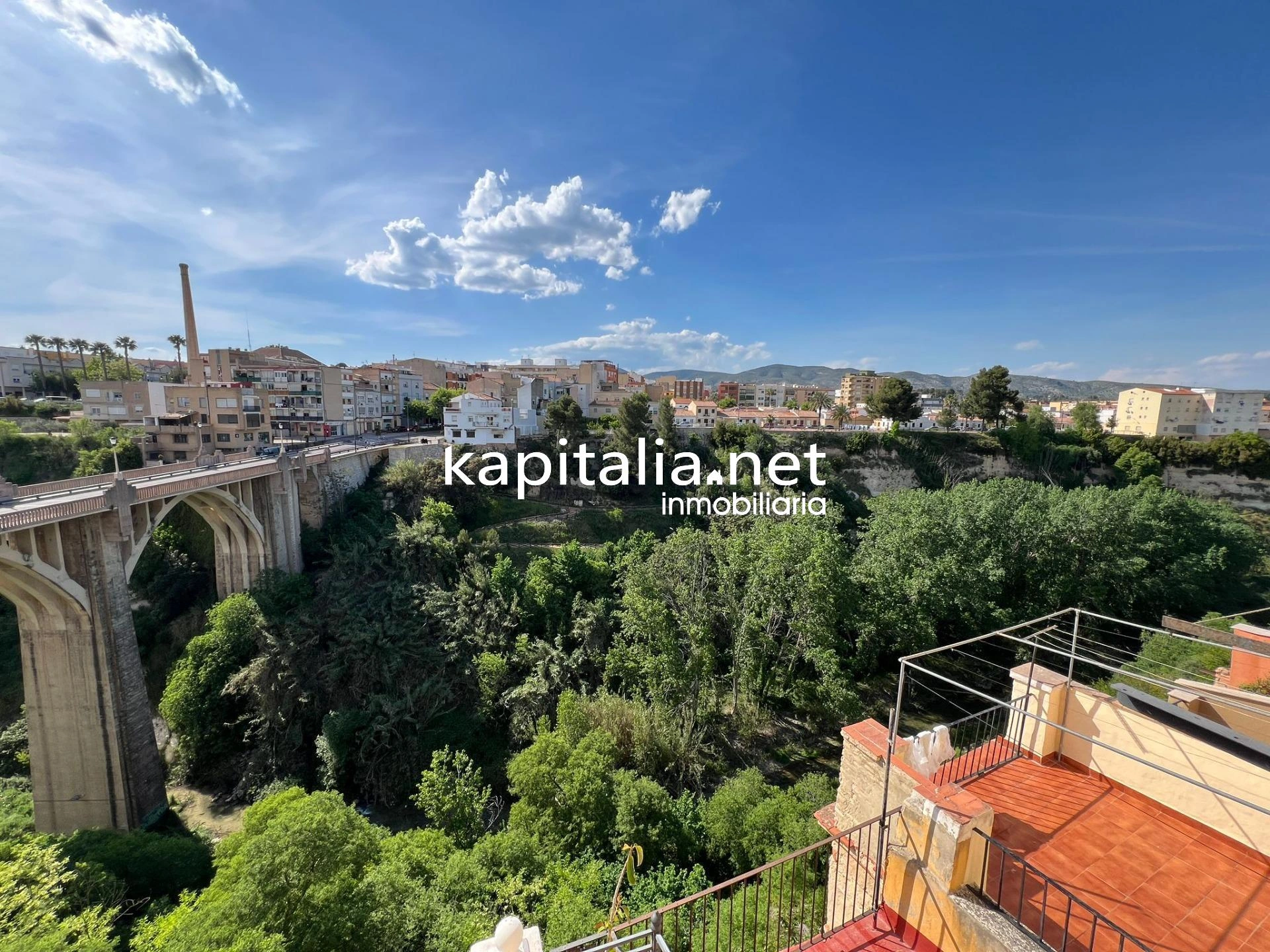 10406 - Fantástica casa a la venta en Ontinyent , zona de la Vila . En exclusividad .