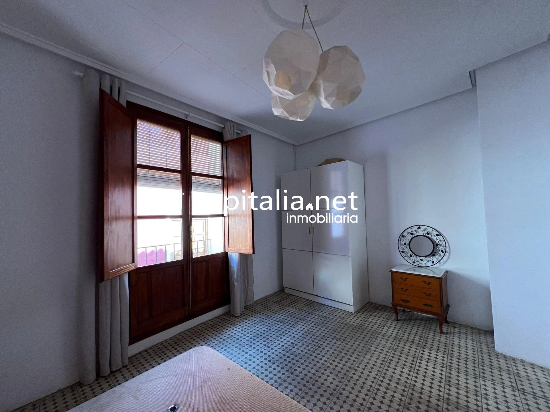 10406 - Fantástica casa a la venta en Ontinyent , zona de la Vila . En exclusividad .