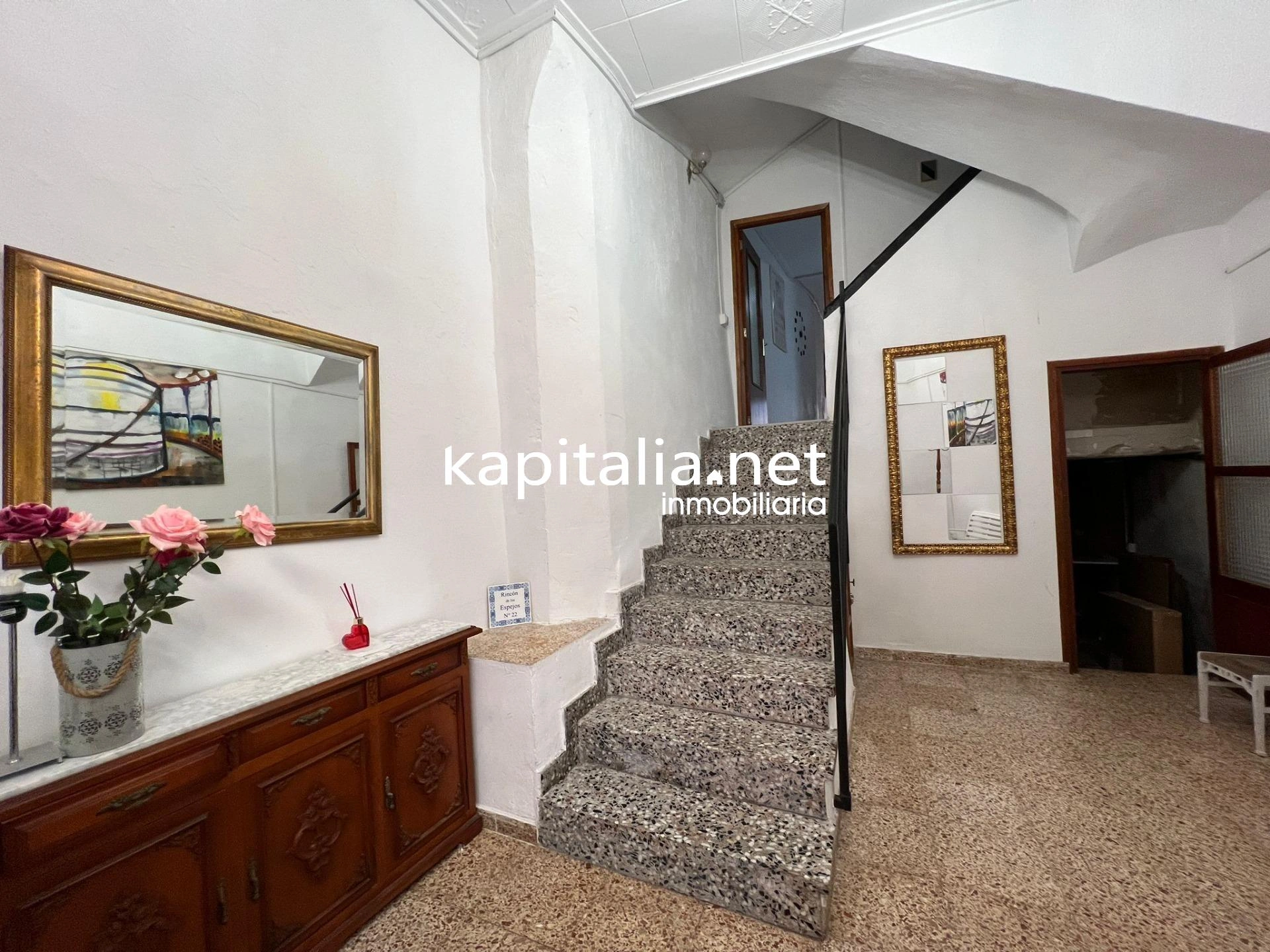 10406 - Fantástica casa a la venta en Ontinyent , zona de la Vila . En exclusividad .