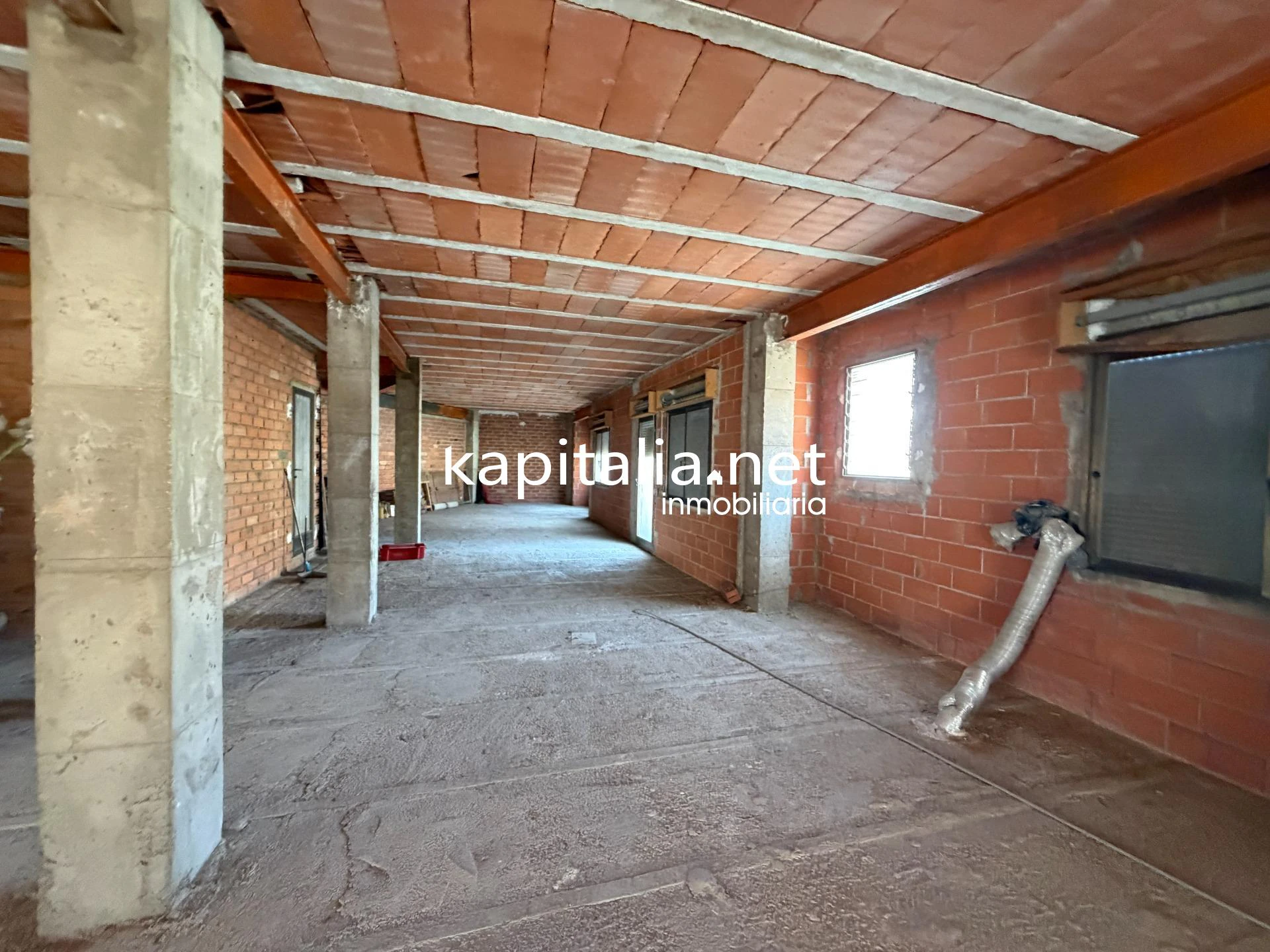 EDIFICIO EN EXCLUSIVA EN VENTA EN LA FONT DE LA FIGUERA.