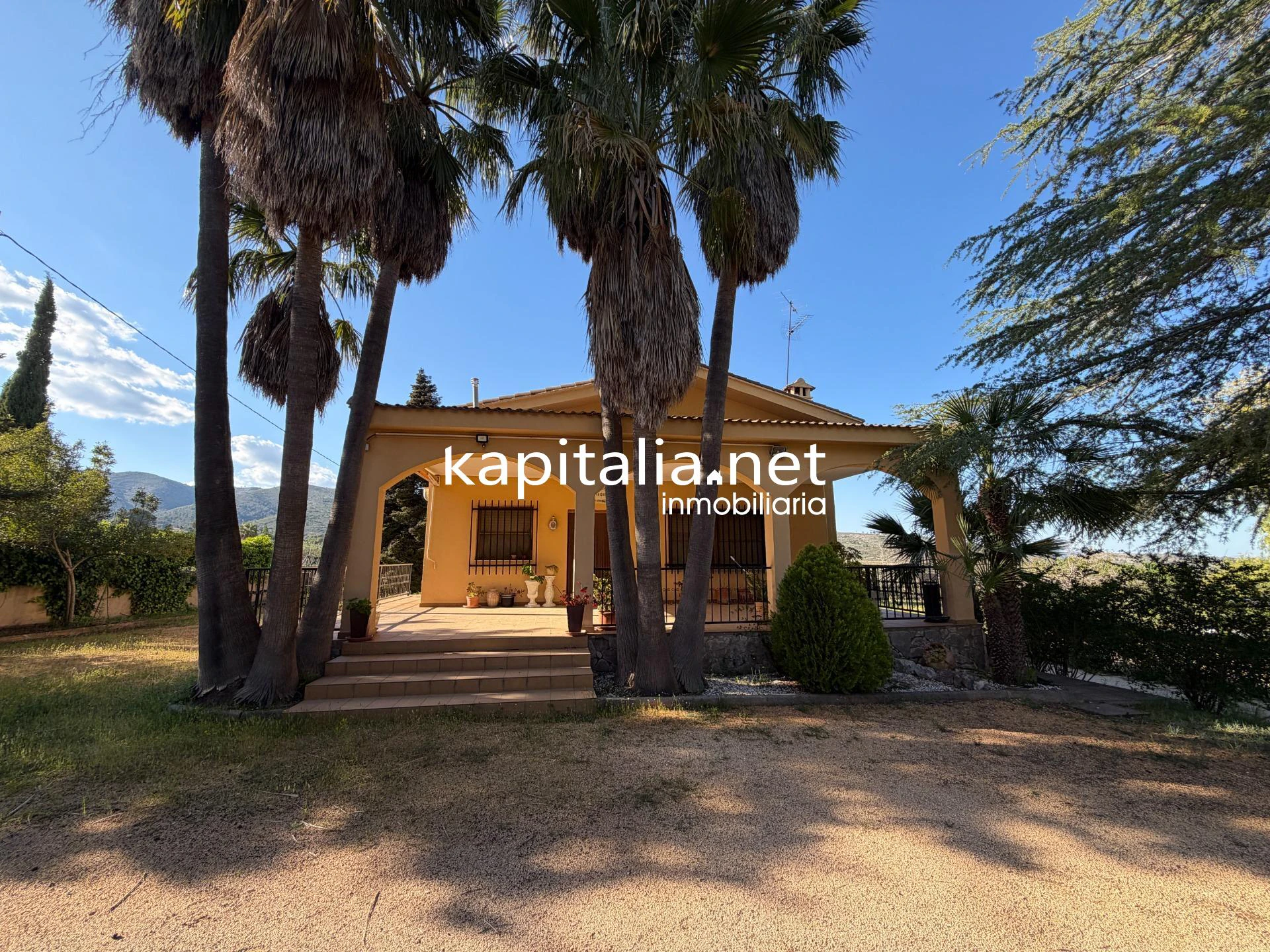 10408 - CHALET CON MAGNÍFICAS VISTAS EN EXCLUSIVA EN KAPITALIA!!