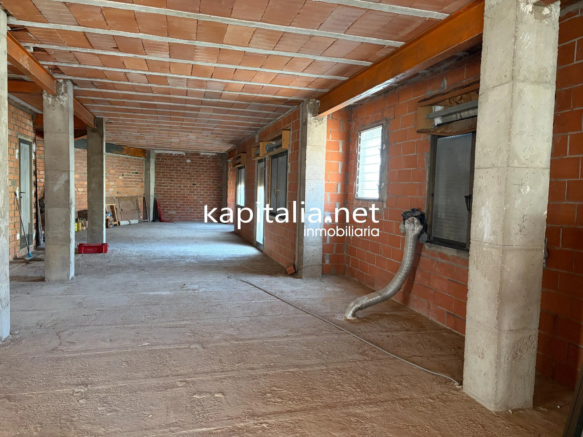 EDIFICIO EN EXCLUSIVA EN VENTA EN LA FONT DE LA FIGUERA.