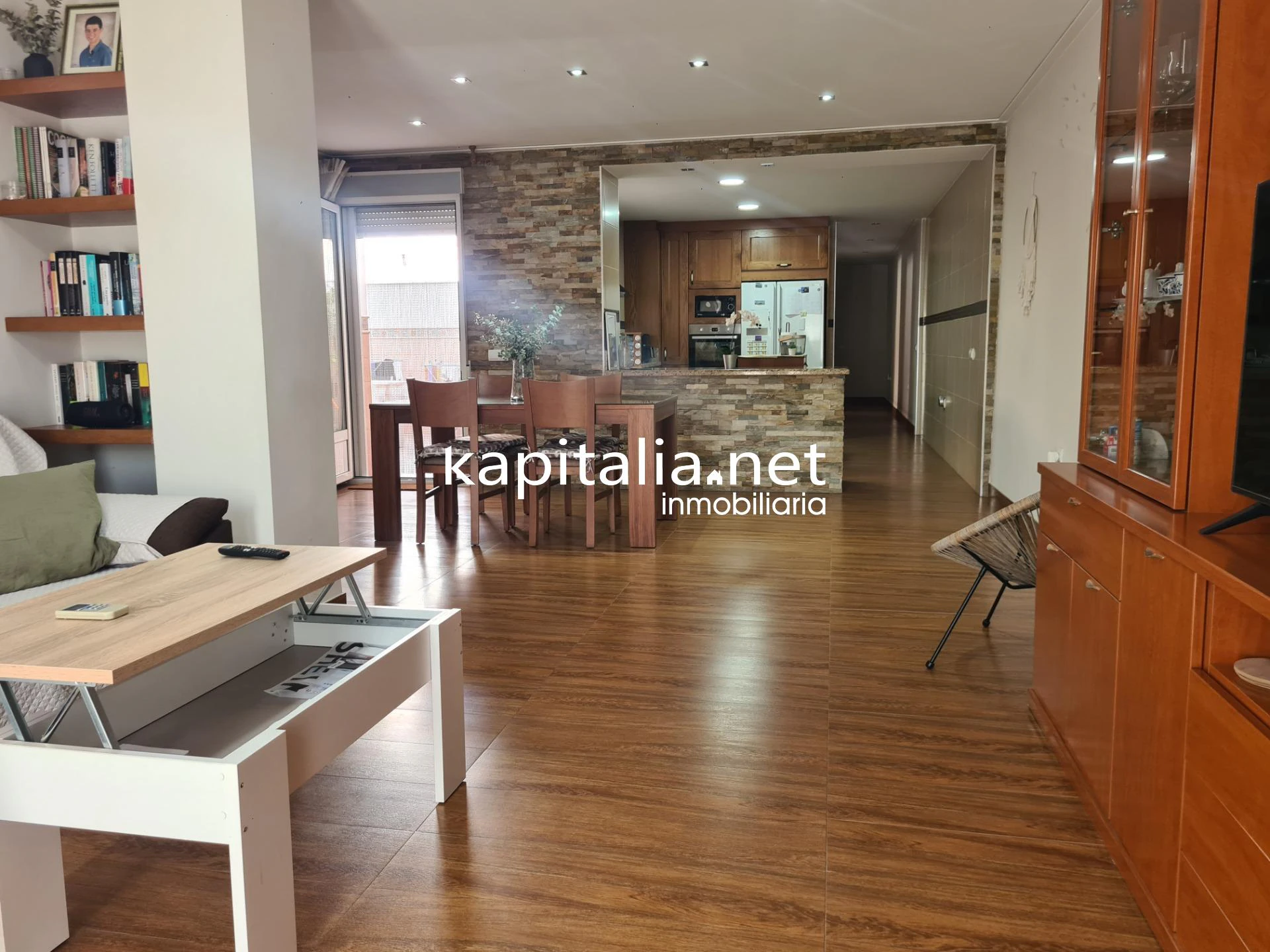 10414 - PISO EN EXCLUSIVA EN AYELO CON PATIO Y BARBACOA.
