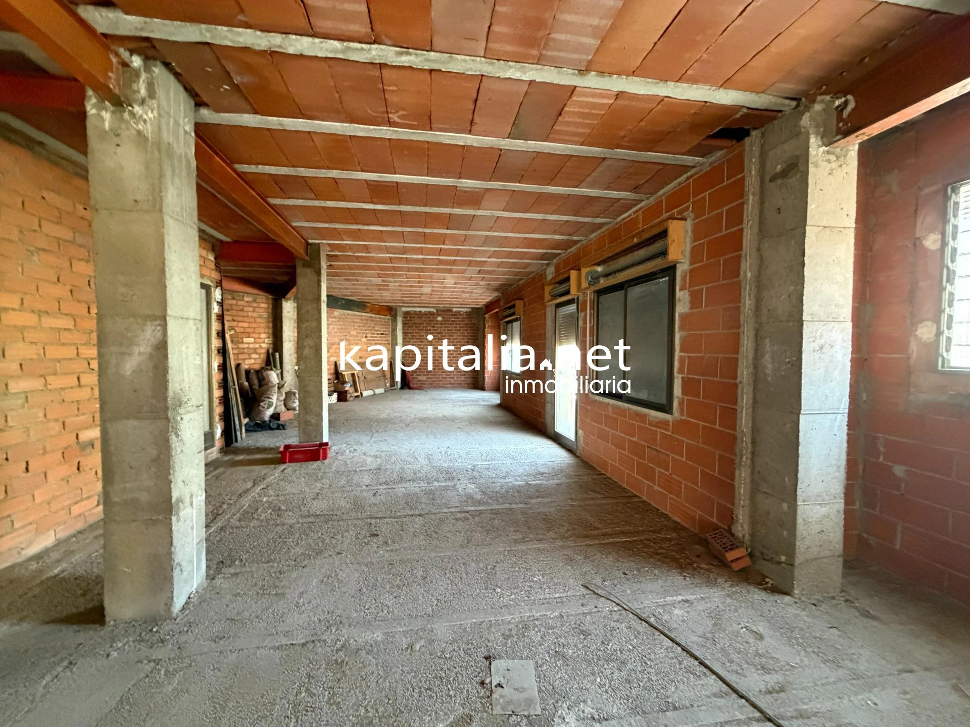 EDIFICIO EN EXCLUSIVA EN VENTA EN LA FONT DE LA FIGUERA.