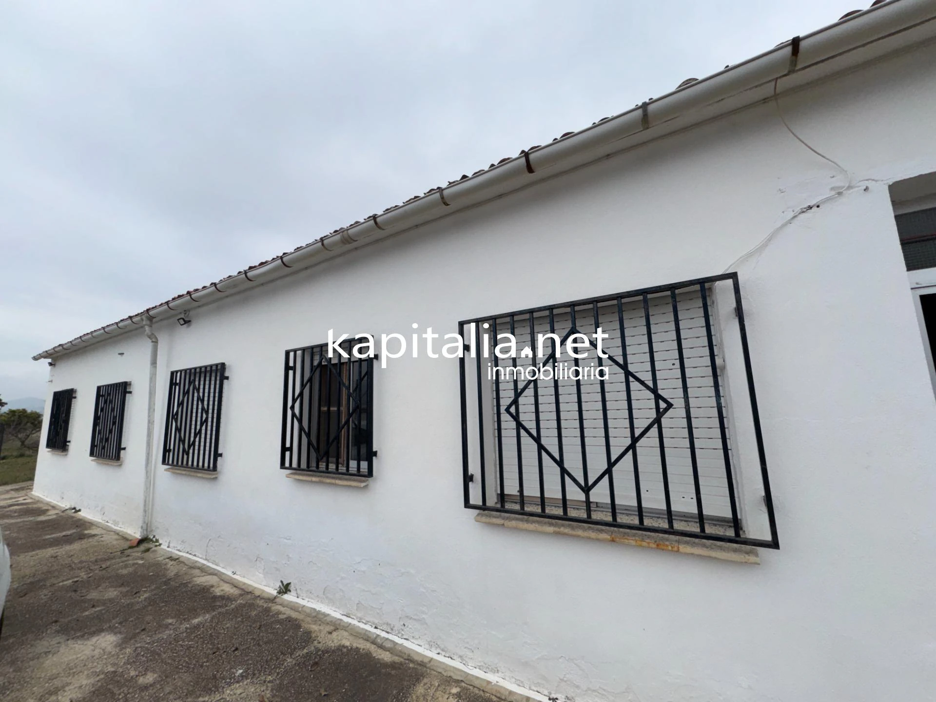 10224 - CASA DE CAMPO A LA VENTA EN ONTINYENT