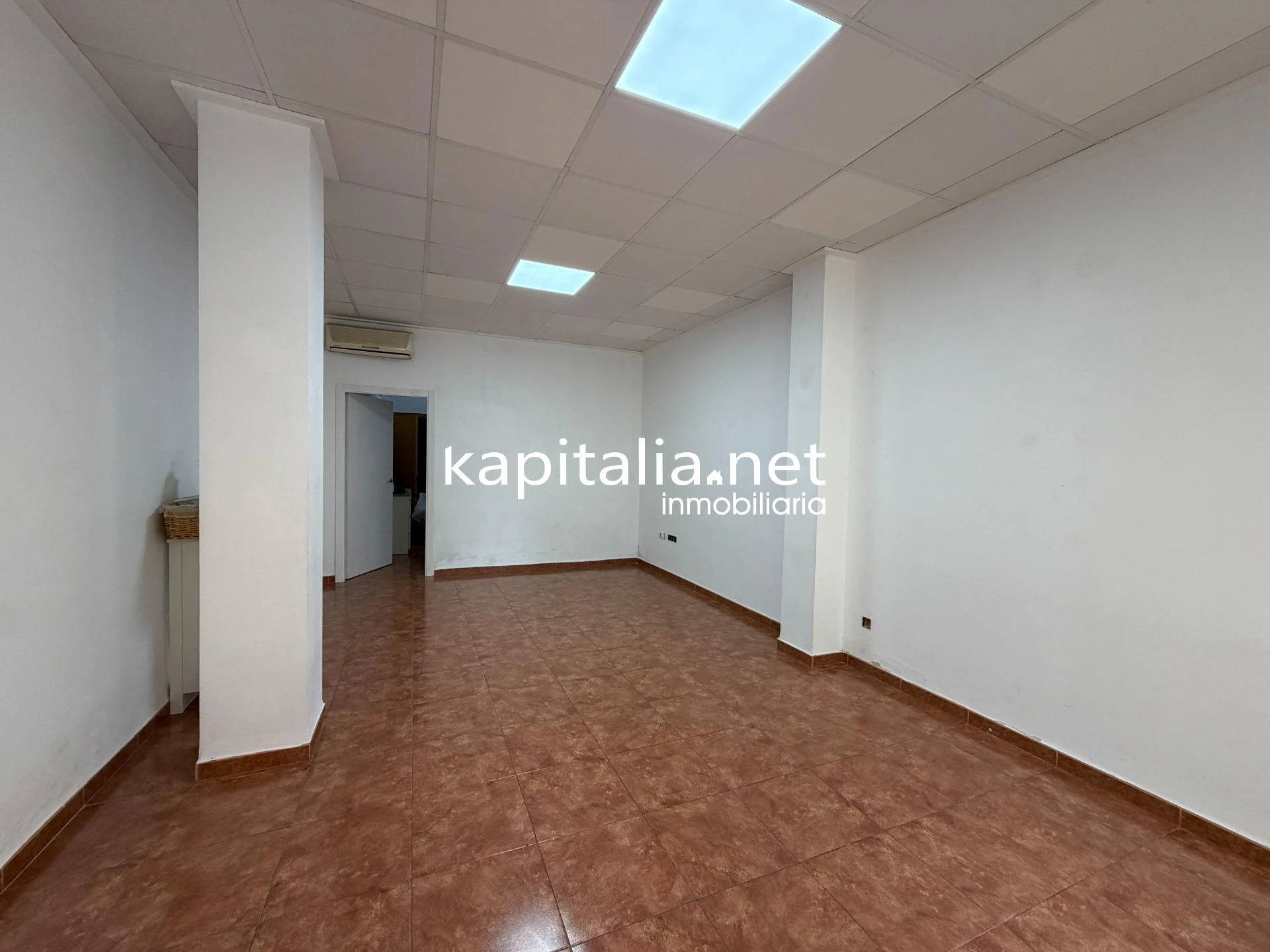 10427 - LOCAL EN EXCLUSIVA EN KAPITALIA EN PLENO CENTRO DE ONTINYENT.
