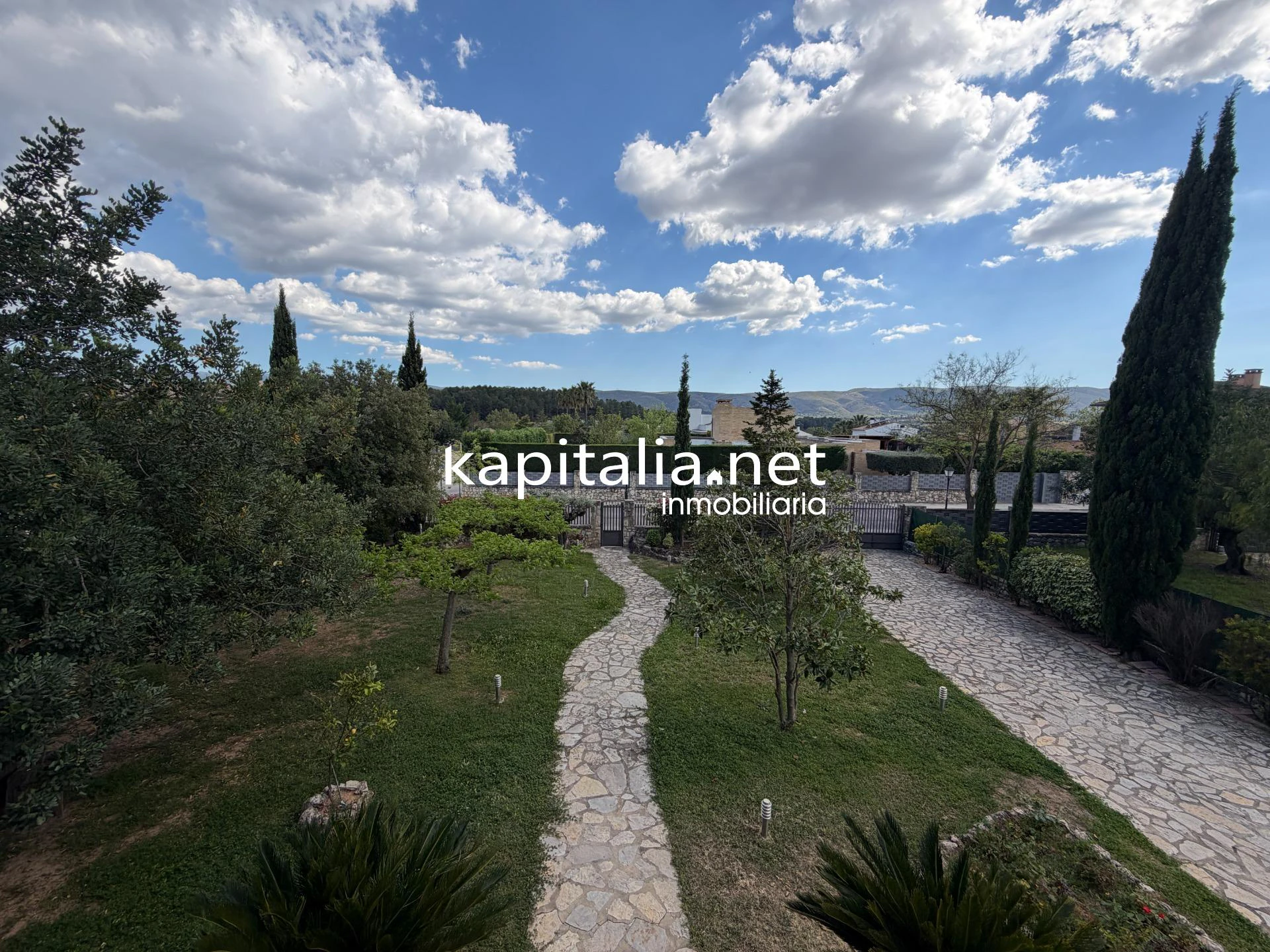 10417 - ESPECTACULAR CHALET EN URBANIZACIÓN EN ONTINYENT.