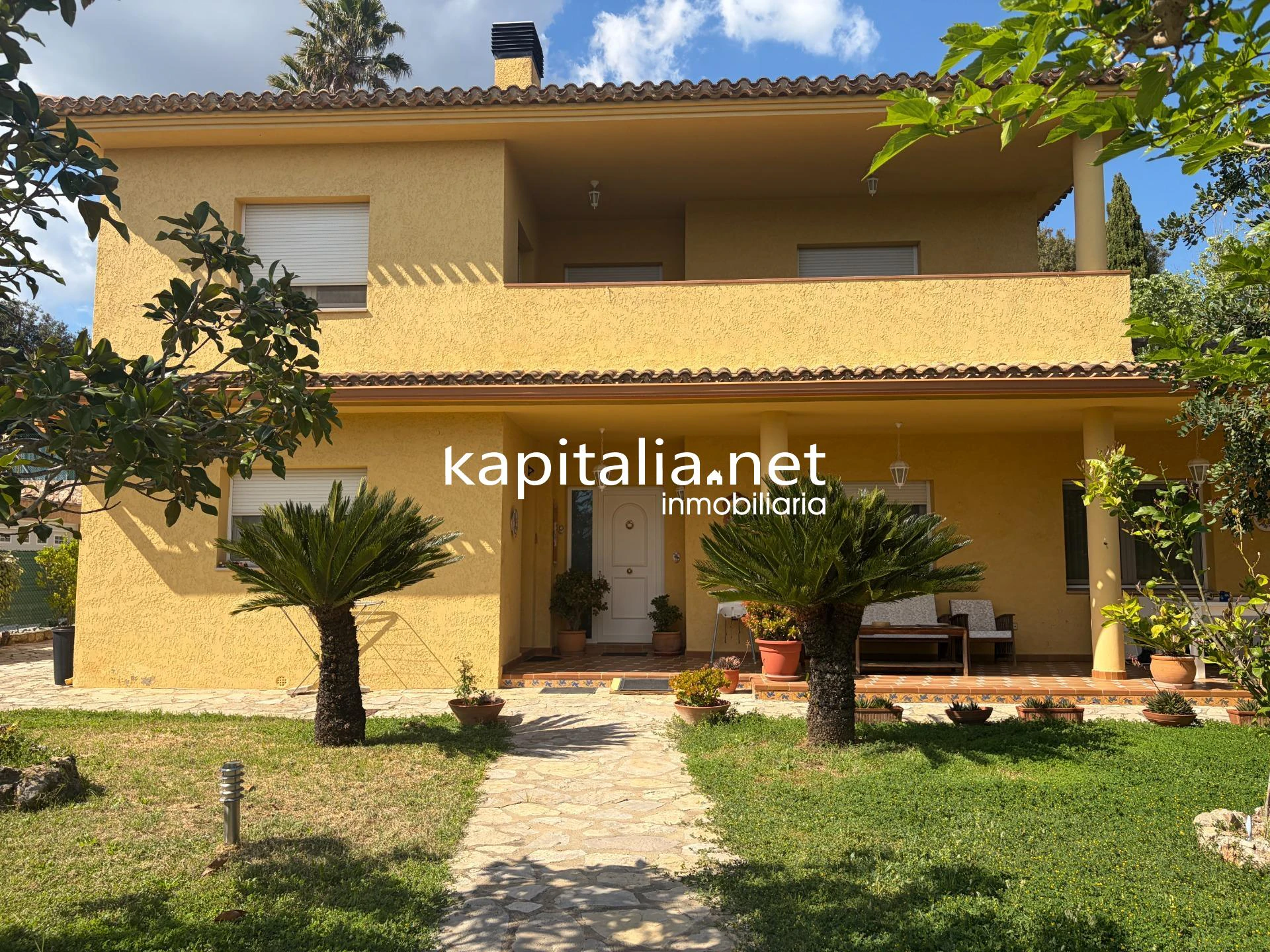 10417 - ESPECTACULAR CHALET EN URBANIZACIÓN EN ONTINYENT.