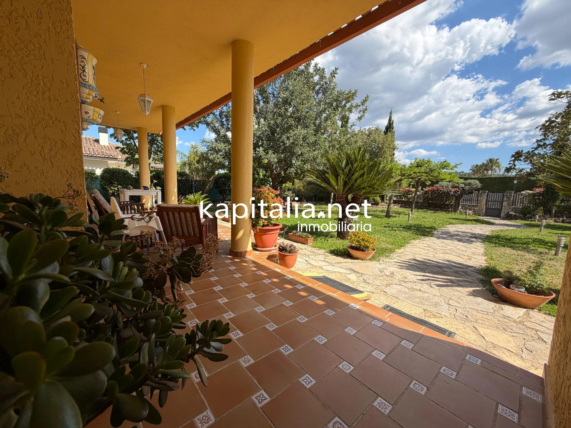 10417 - ESPECTACULAR CHALET EN URBANIZACIÓN EN ONTINYENT.