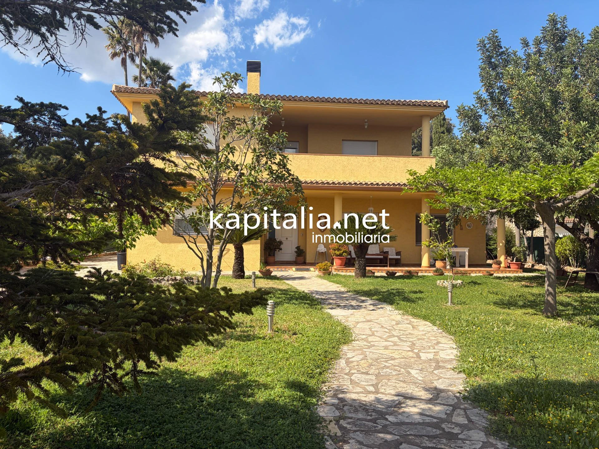 10417 - ESPECTACULAR CHALET EN URBANIZACIÓN EN ONTINYENT.