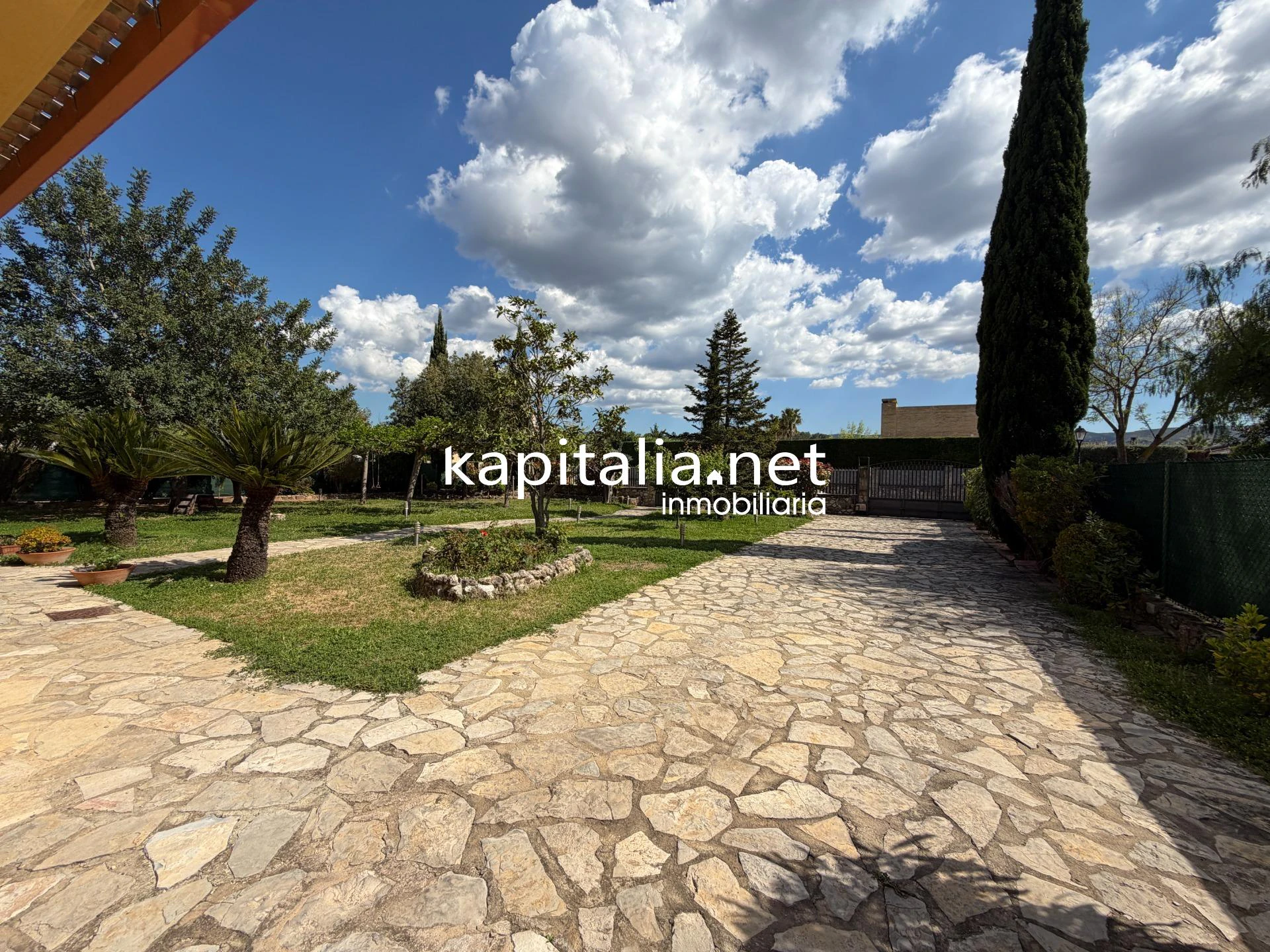 10417 - ESPECTACULAR CHALET EN URBANIZACIÓN EN ONTINYENT.