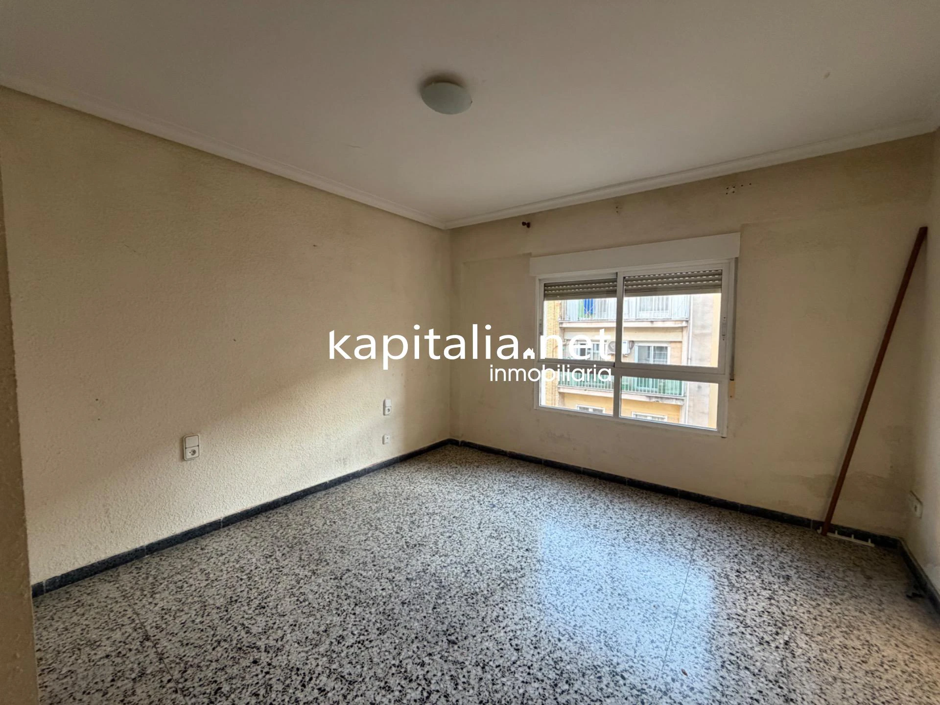 10243 - Piso de 4 habitaciones en Santa Rosa