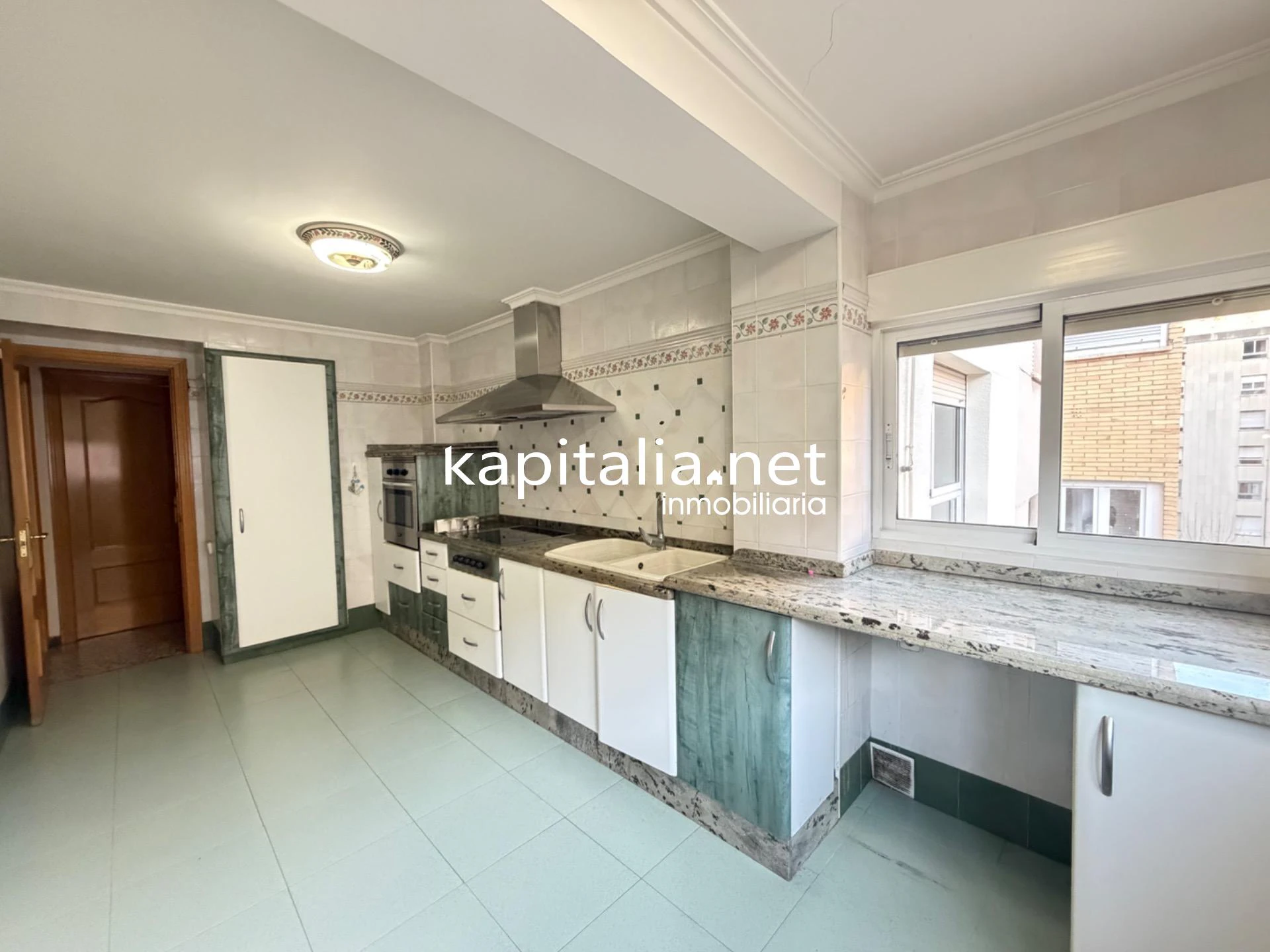 10243 - Piso de 4 habitaciones en Santa Rosa