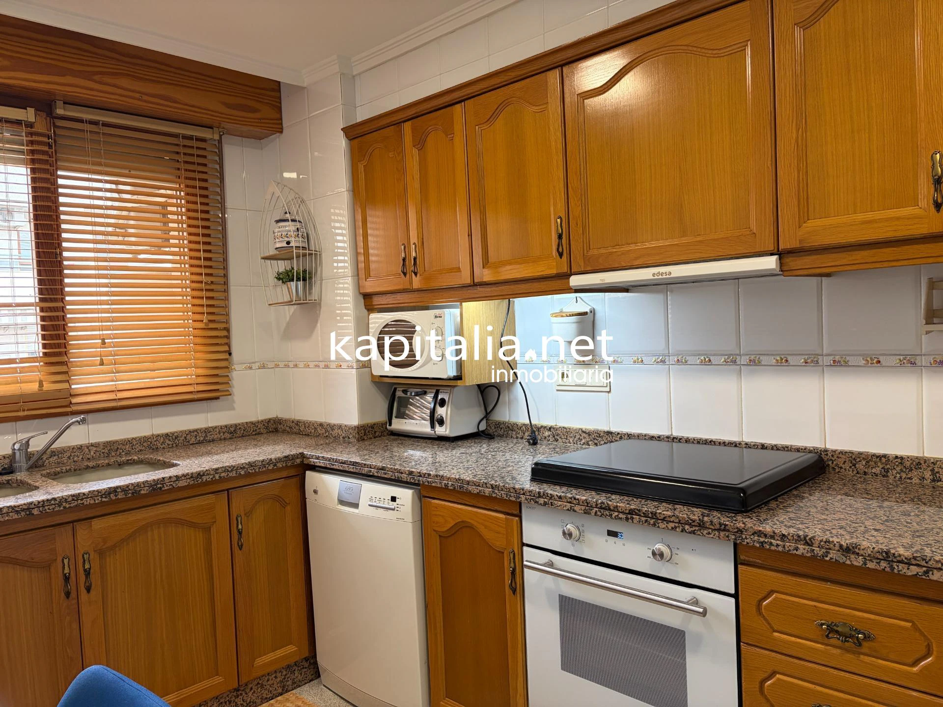 10439 - ACOGEDOR PISO EN AMPLIA AVENIDA EN EXCLUSIVA EN KAPITALIA!!.