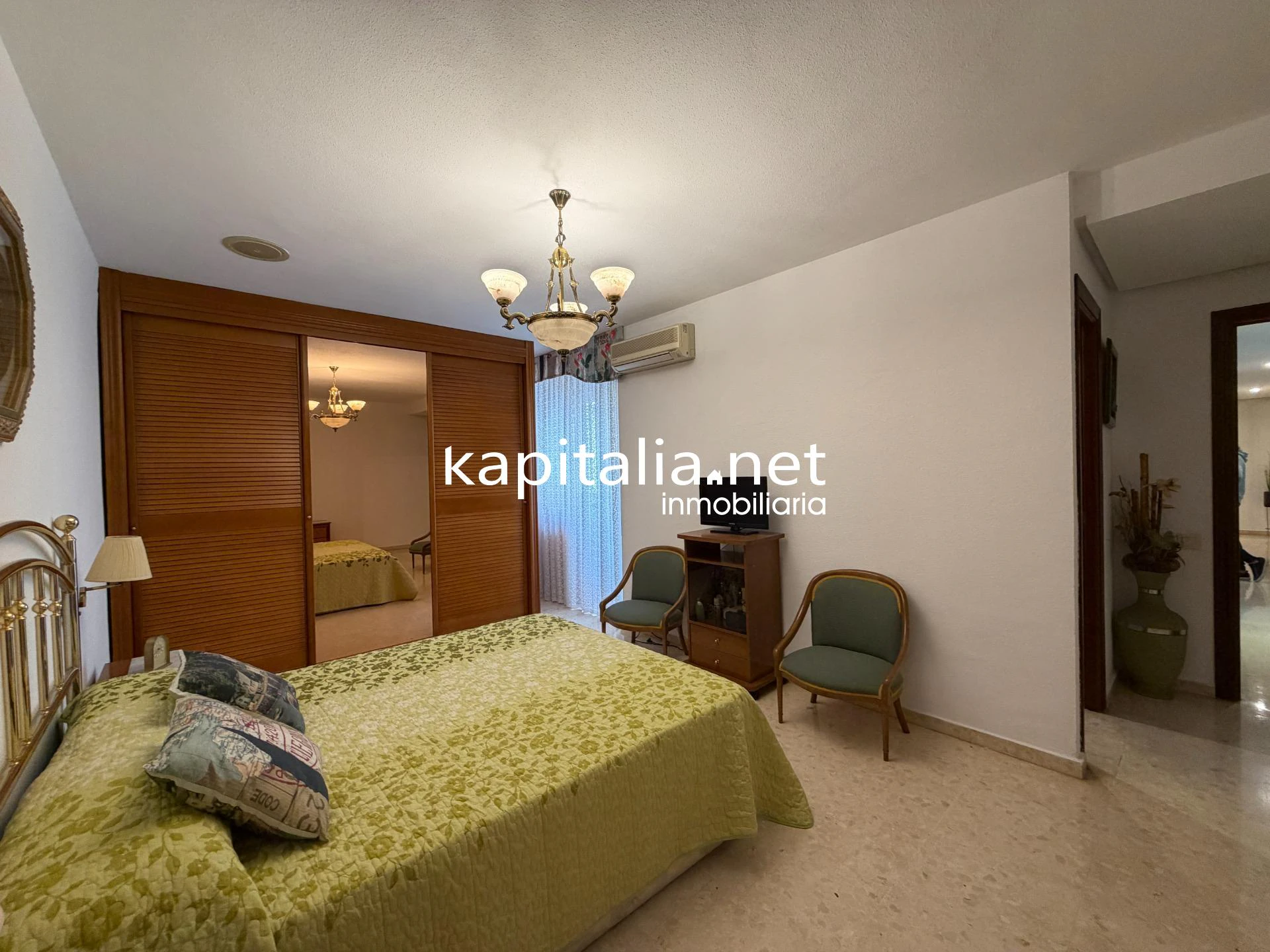 10439 - ACOGEDOR PISO EN AMPLIA AVENIDA EN EXCLUSIVA EN KAPITALIA!!.