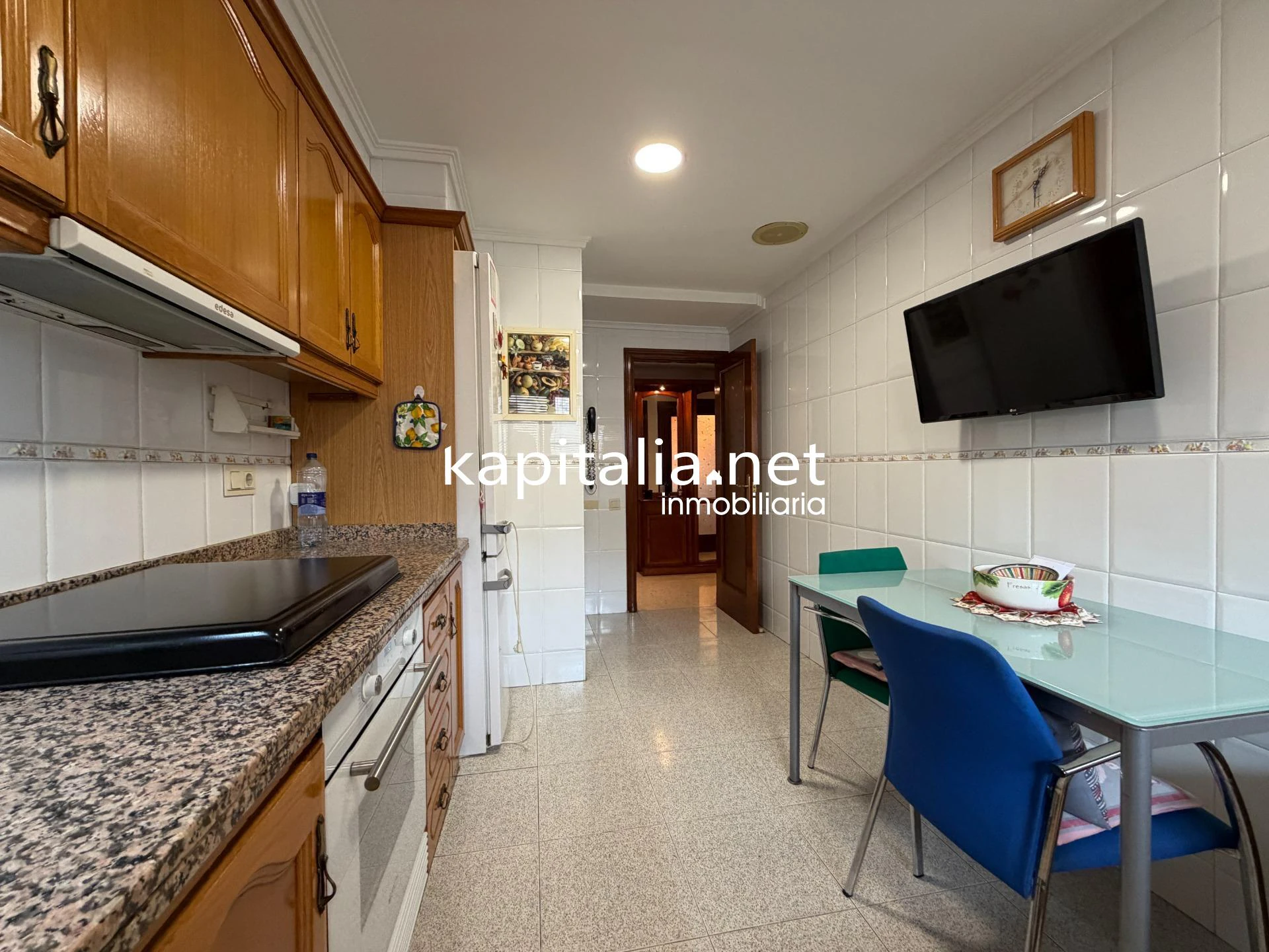 10439 - ACOGEDOR PISO EN AMPLIA AVENIDA EN EXCLUSIVA EN KAPITALIA!!.