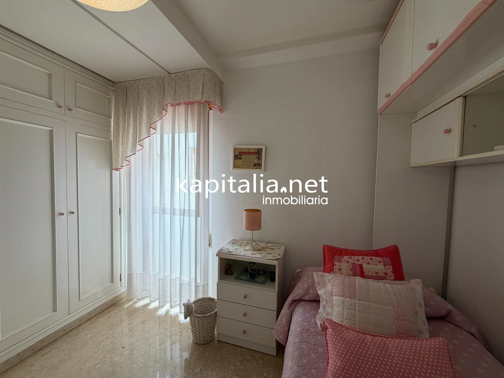10439 - ACOGEDOR PISO EN AMPLIA AVENIDA EN EXCLUSIVA EN KAPITALIA!!.