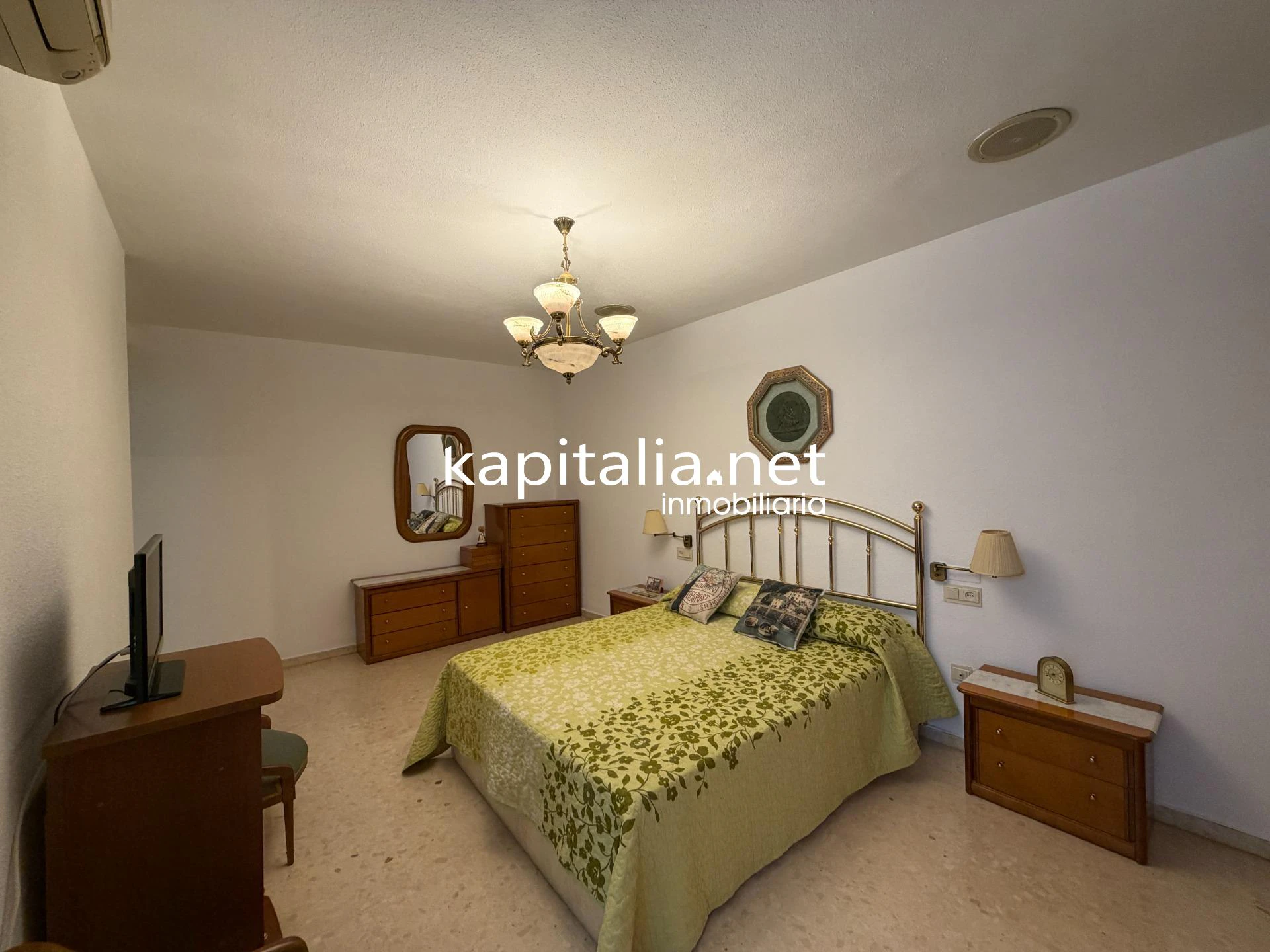 10439 - ACOGEDOR PISO EN AMPLIA AVENIDA EN EXCLUSIVA EN KAPITALIA!!.