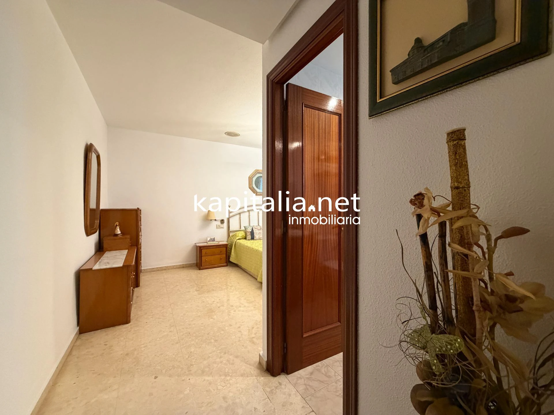 10439 - ACOGEDOR PISO EN AMPLIA AVENIDA EN EXCLUSIVA EN KAPITALIA!!.