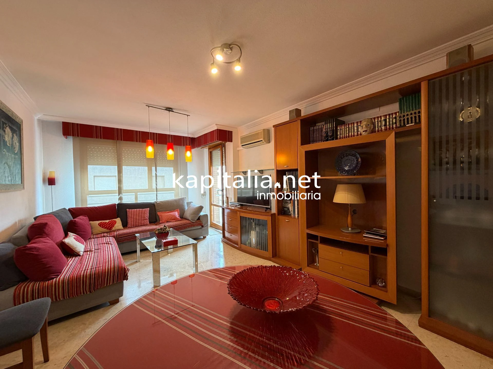 10439 - ACOGEDOR PISO EN AMPLIA AVENIDA EN EXCLUSIVA EN KAPITALIA!!.