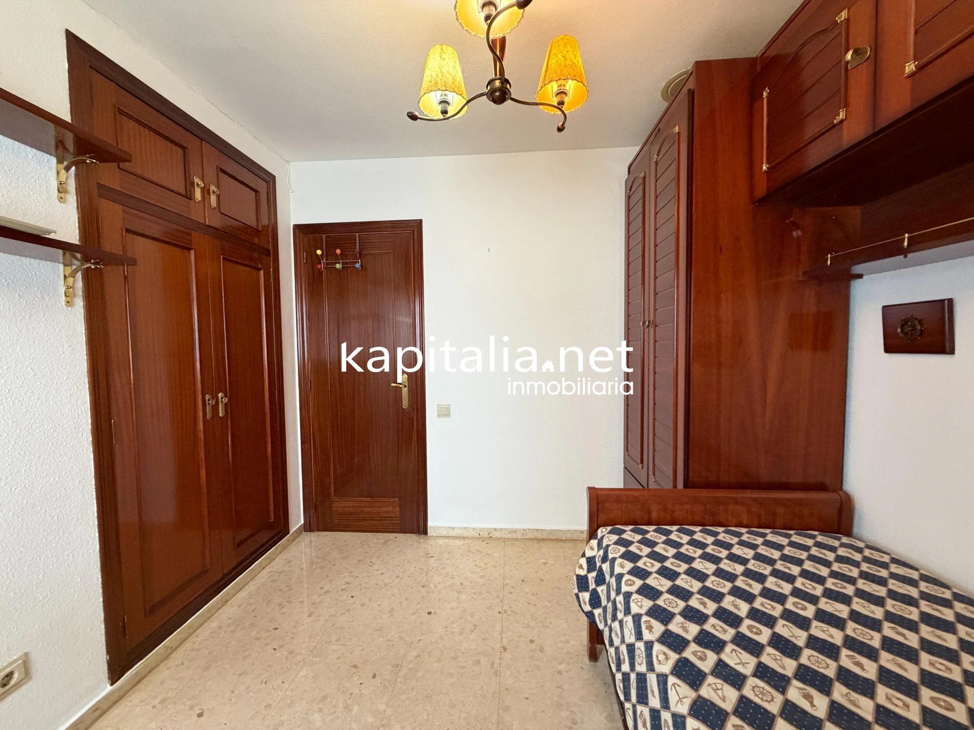 10439 - ACOGEDOR PISO EN AMPLIA AVENIDA EN EXCLUSIVA EN KAPITALIA!!.