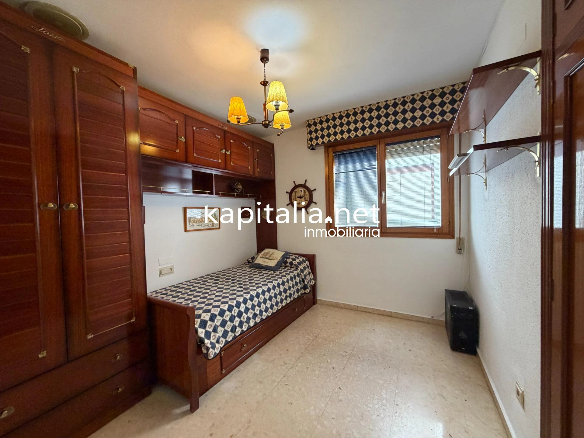 10439 - ACOGEDOR PISO EN AMPLIA AVENIDA EN EXCLUSIVA EN KAPITALIA!!.