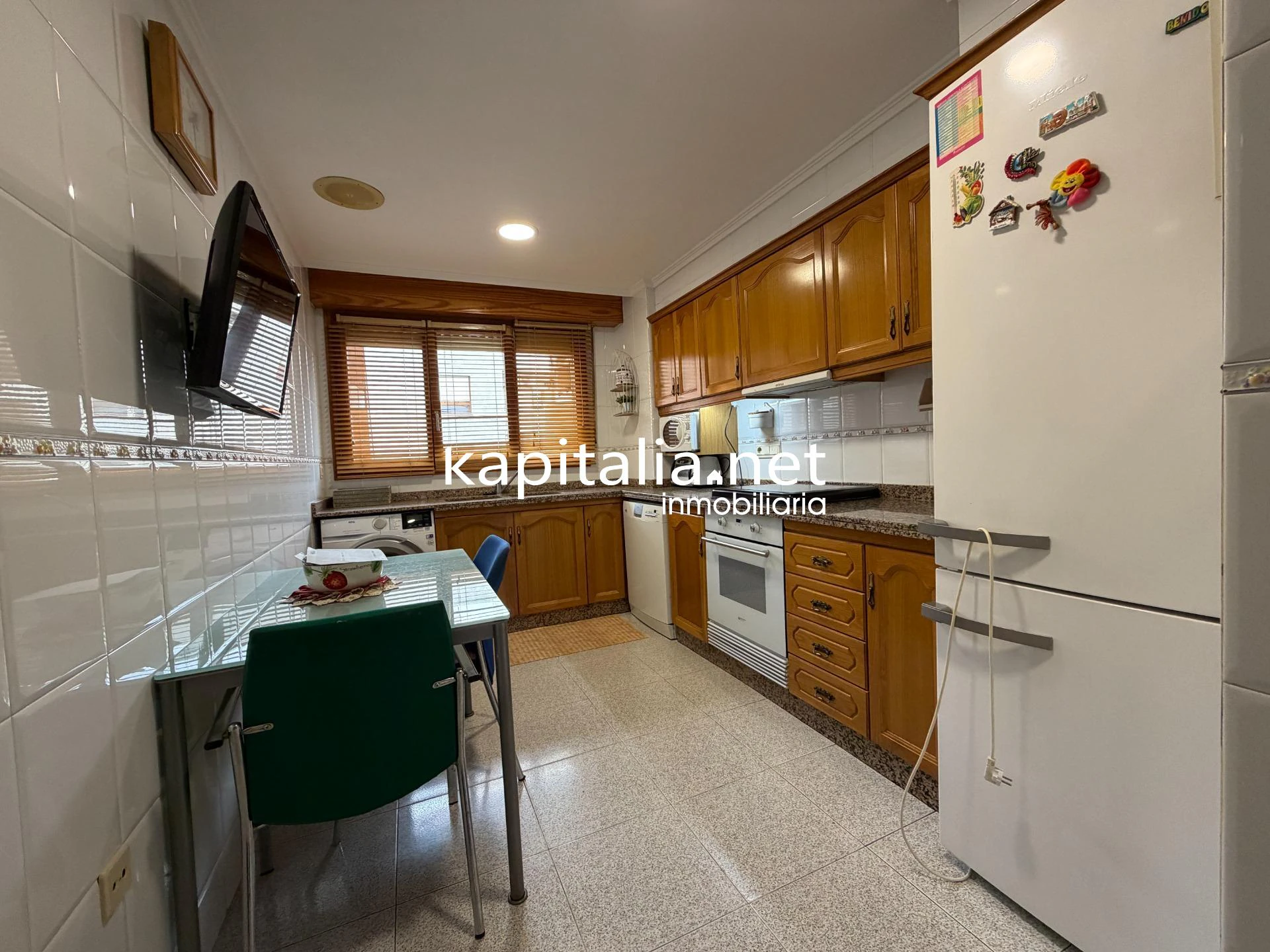 10439 - ACOGEDOR PISO EN AMPLIA AVENIDA EN EXCLUSIVA EN KAPITALIA!!.