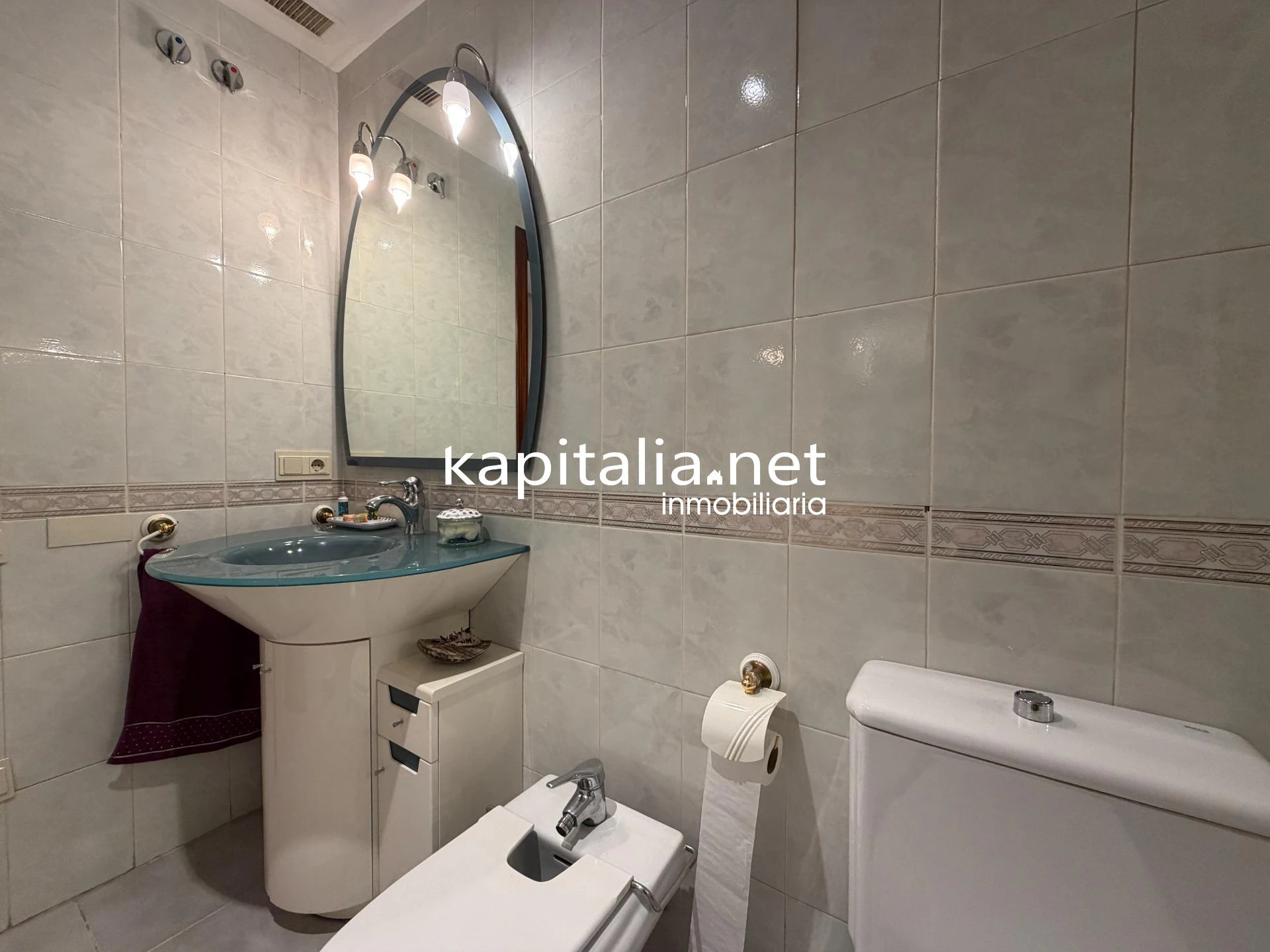 10439 - ACOGEDOR PISO EN AMPLIA AVENIDA EN EXCLUSIVA EN KAPITALIA!!.