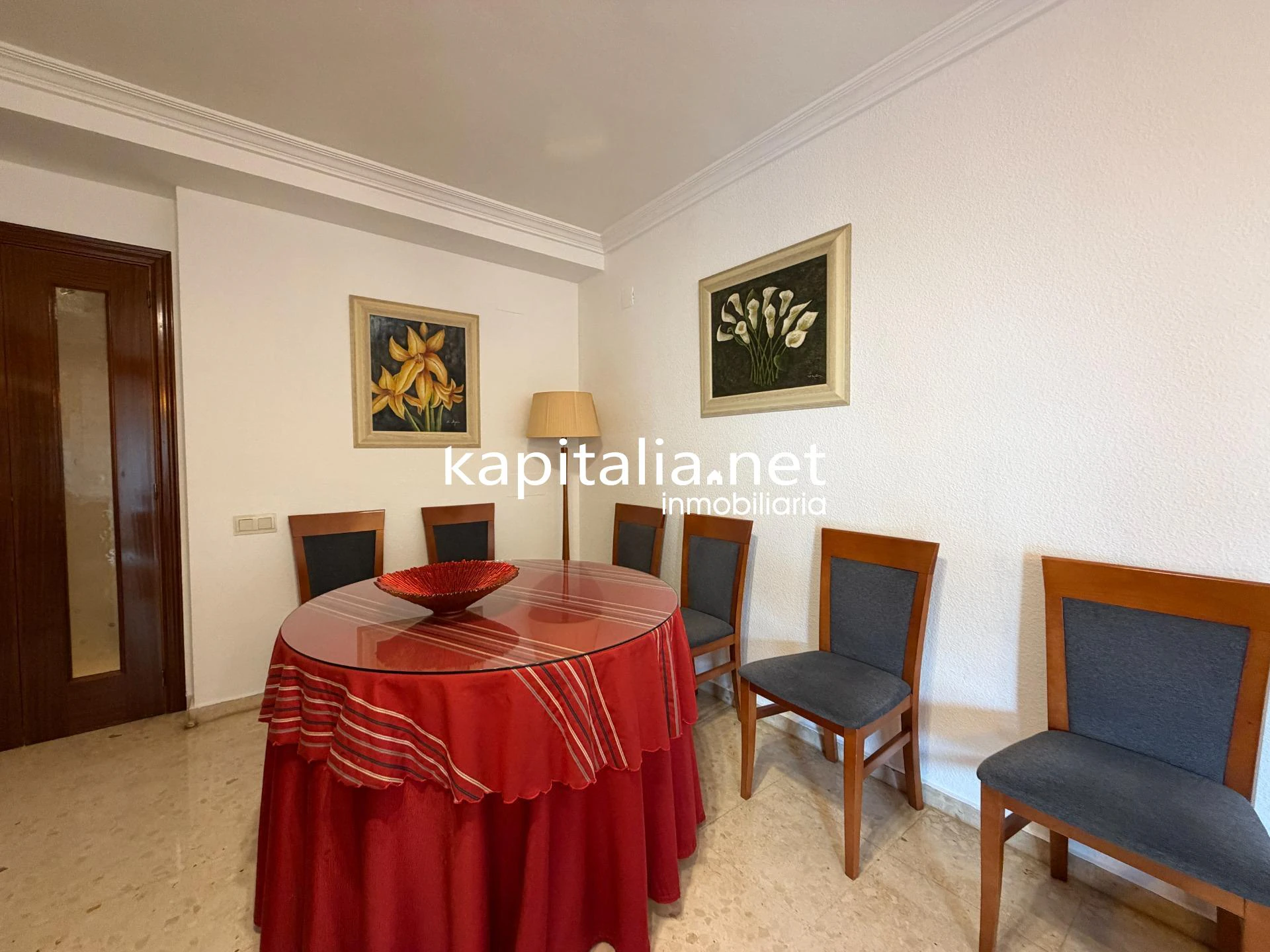 10439 - ACOGEDOR PISO EN AMPLIA AVENIDA EN EXCLUSIVA EN KAPITALIA!!.