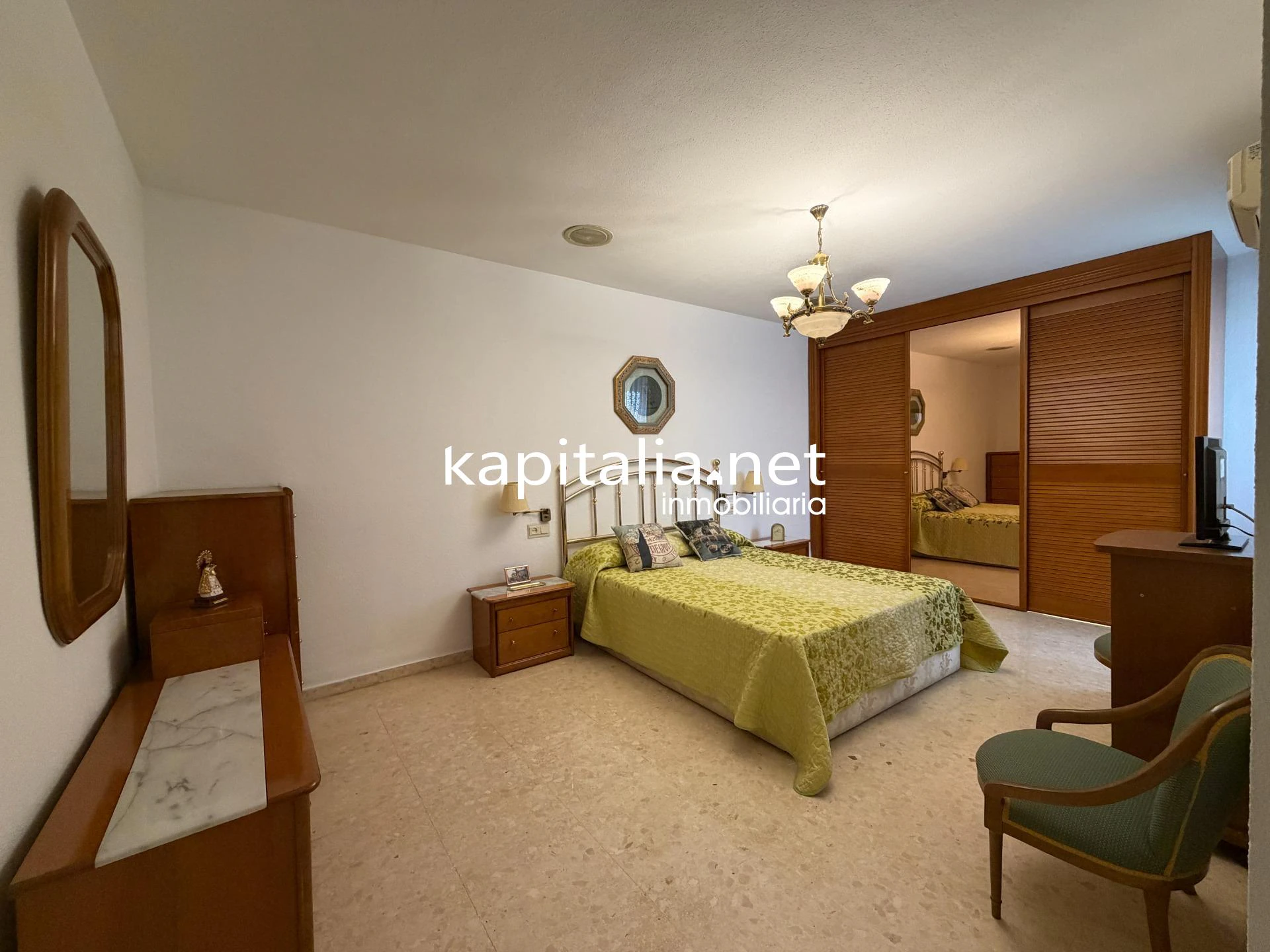 10439 - ACOGEDOR PISO EN AMPLIA AVENIDA EN EXCLUSIVA EN KAPITALIA!!.