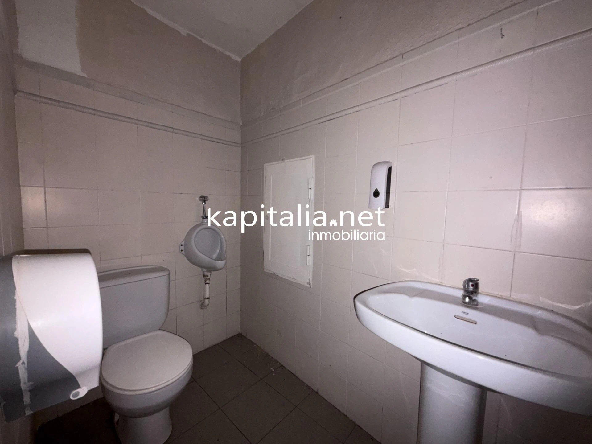 10443 - LOCAL EN VENTA EN PLENA AVENIDA DE XÀTIVA