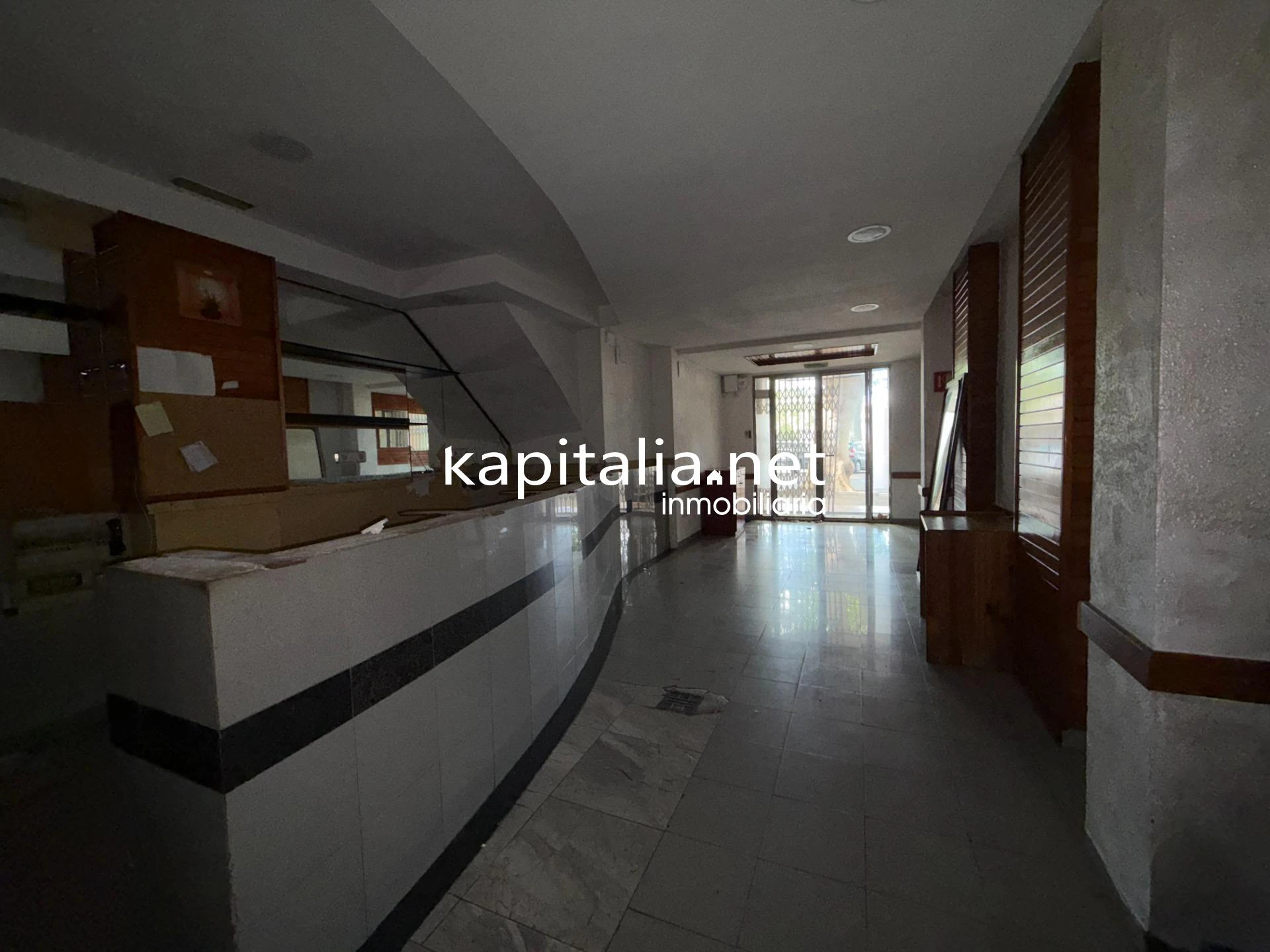 10443 - LOCAL EN VENTA EN PLENA AVENIDA DE XÀTIVA