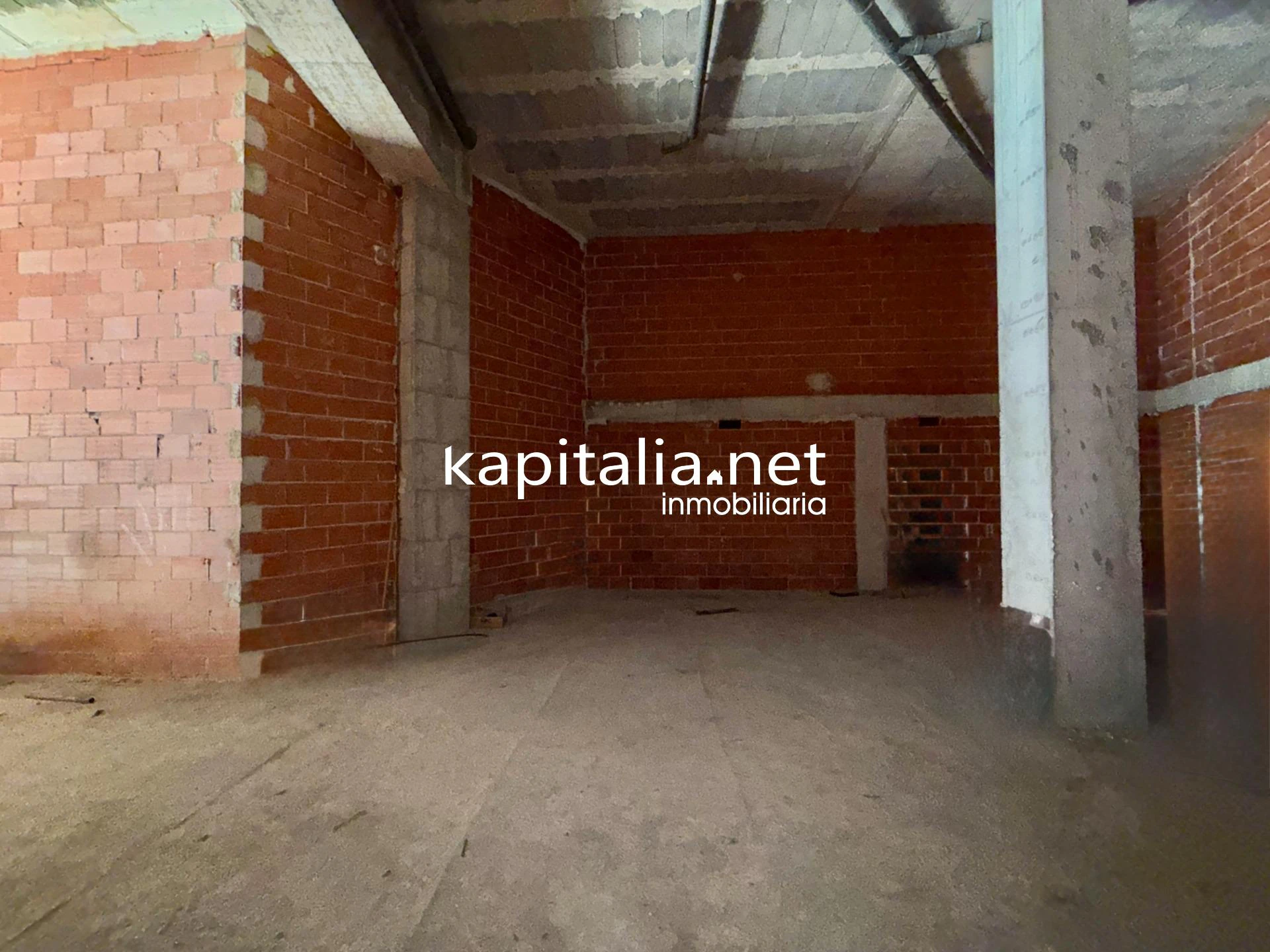 10442 - LOCAL VENTA EN PLENA AVENIDA Y FRENTE ZONA VERDE.