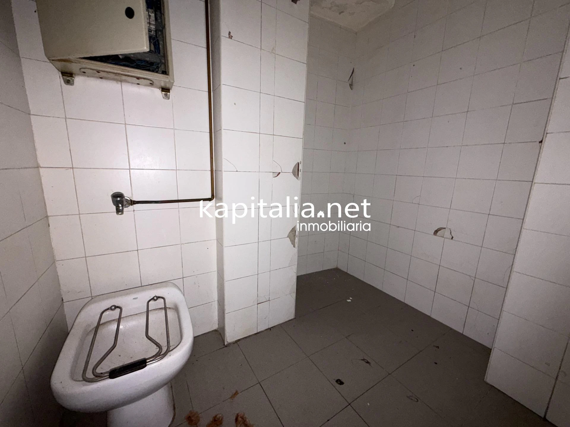 10443 - LOCAL EN VENTA EN PLENA AVENIDA DE XÀTIVA