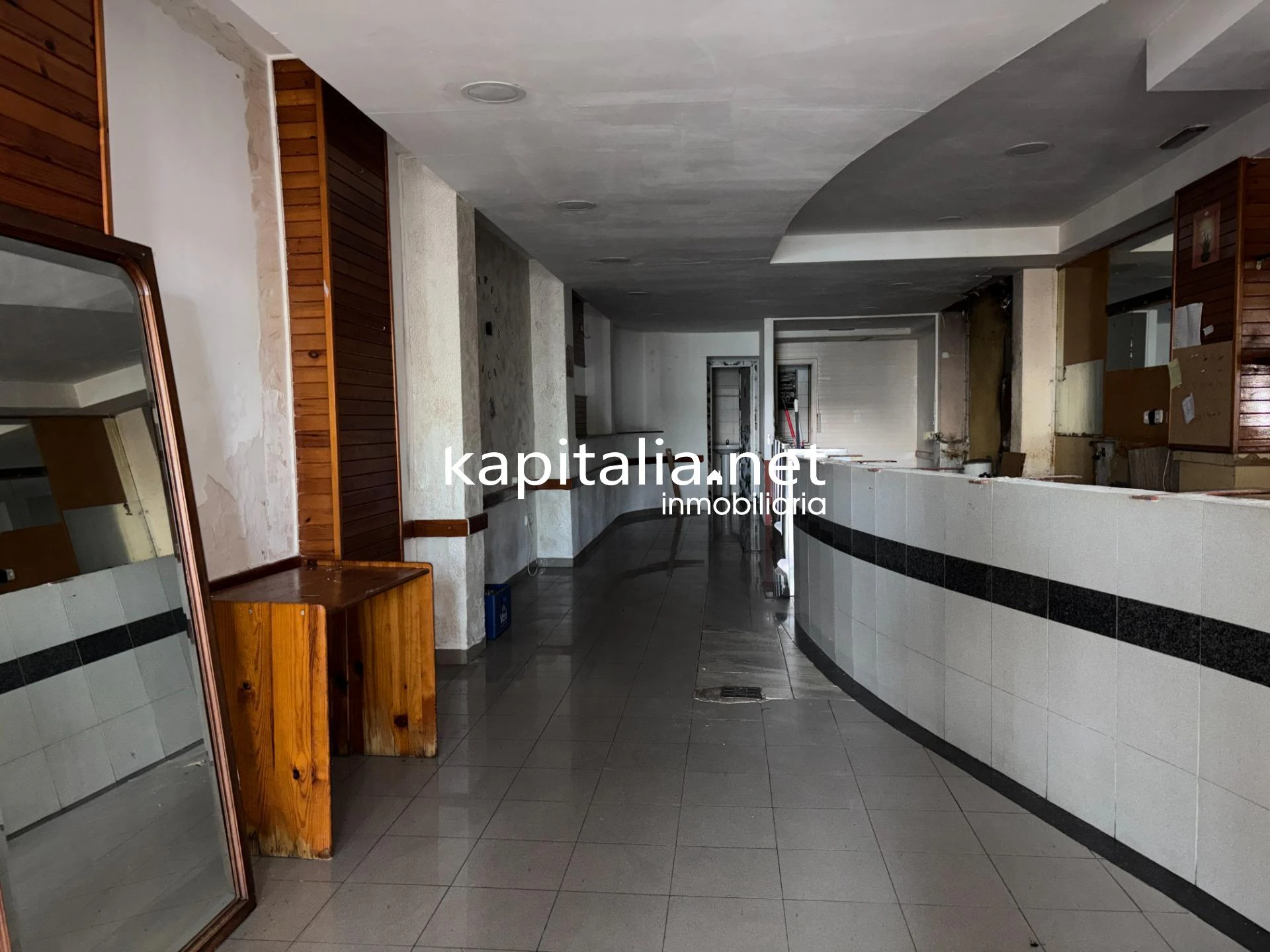 10443 - LOCAL EN VENTA EN PLENA AVENIDA DE XÀTIVA