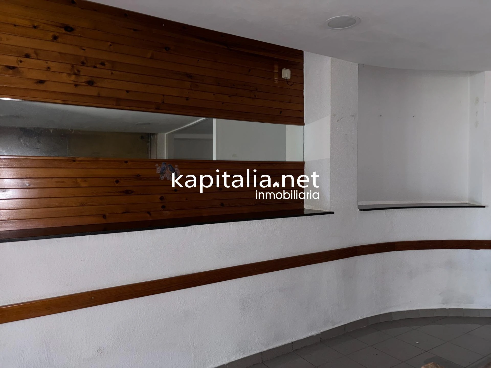 10443 - LOCAL EN VENTA EN PLENA AVENIDA DE XÀTIVA