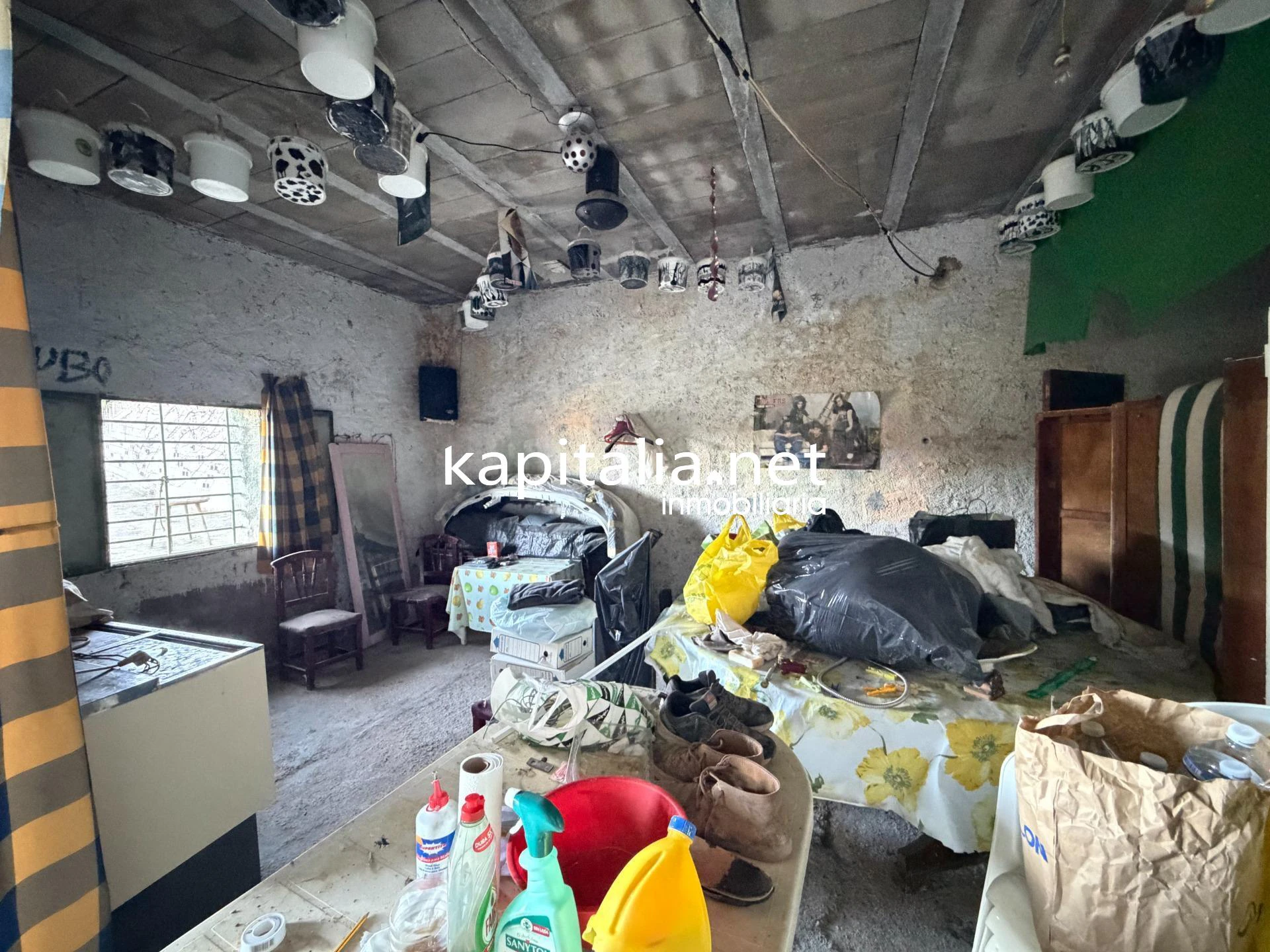 Casa con explotación agrícola en desuso
