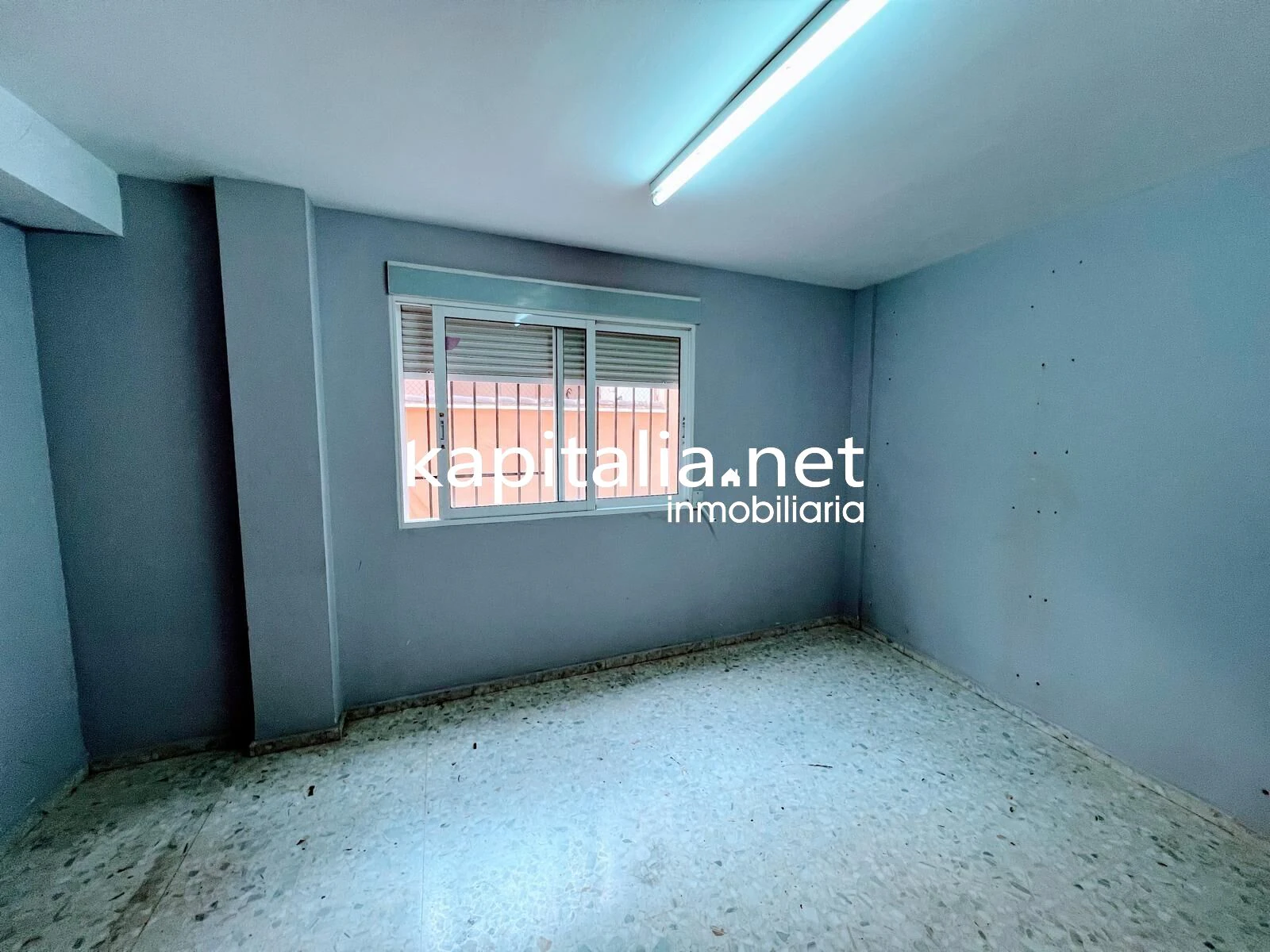 09765 - LOCAL COMERCIAL ZONA CENTRO A LA VENTA EN XATIVA