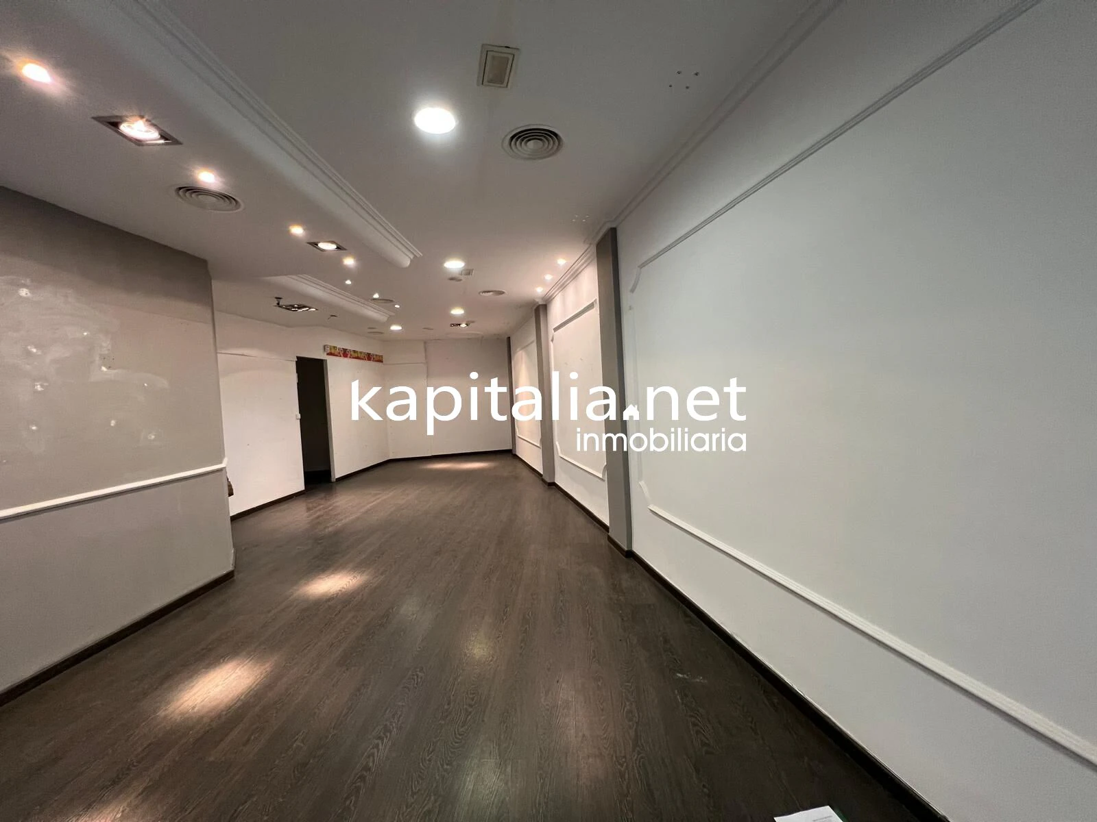 09765 - LOCAL COMERCIAL ZONA CENTRO A LA VENTA EN XATIVA