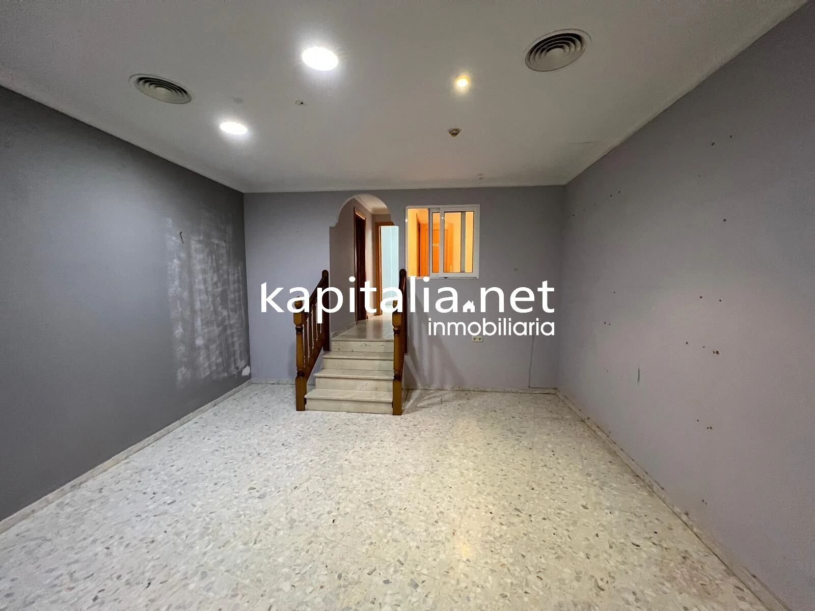 09765 - LOCAL COMERCIAL ZONA CENTRO A LA VENTA EN XATIVA