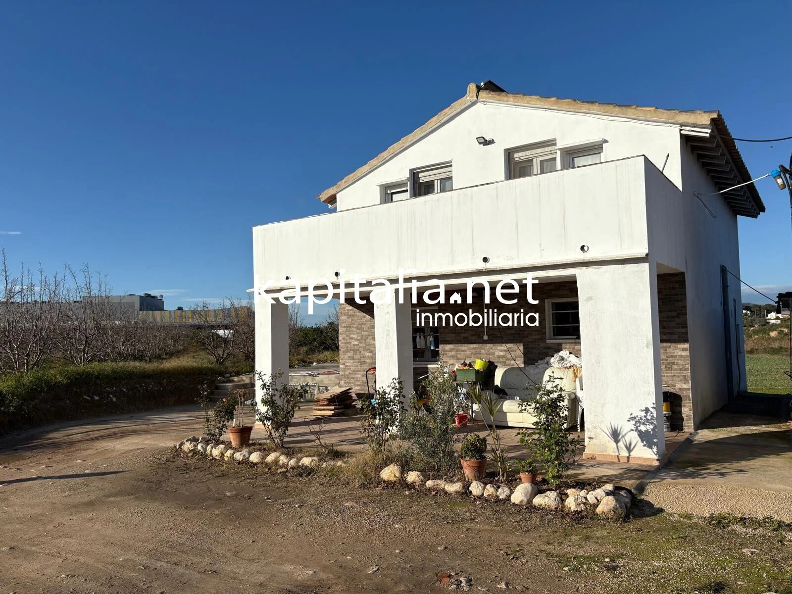 ESTUPENDO CHALET CON PARCELA A LA VENTA EN XATIVA