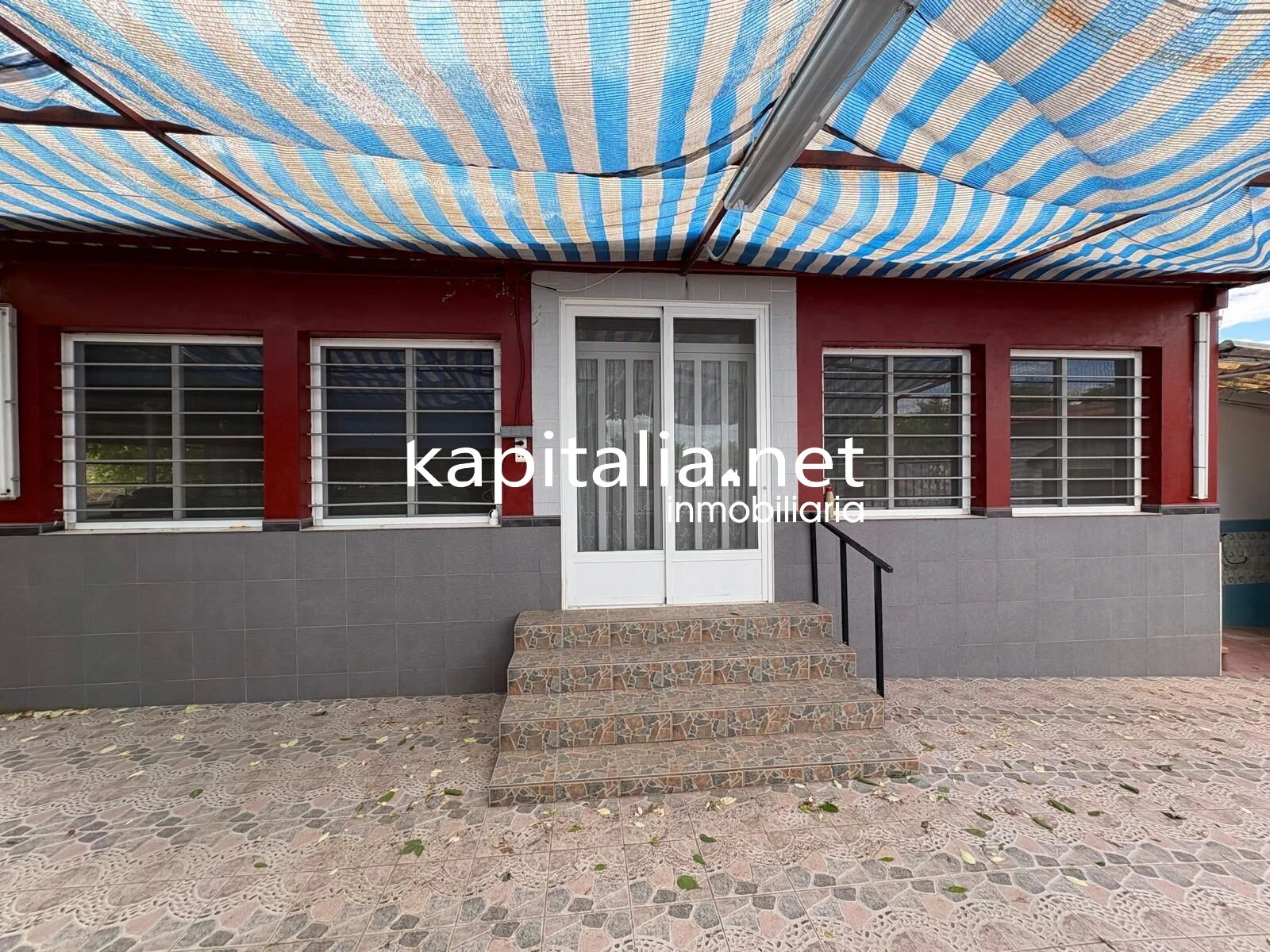 ESTUPENDO CHALET A LA VENTA CON LUZ Y PISCINA A TAN SOLO 5 MINUTOS DE XATIVA